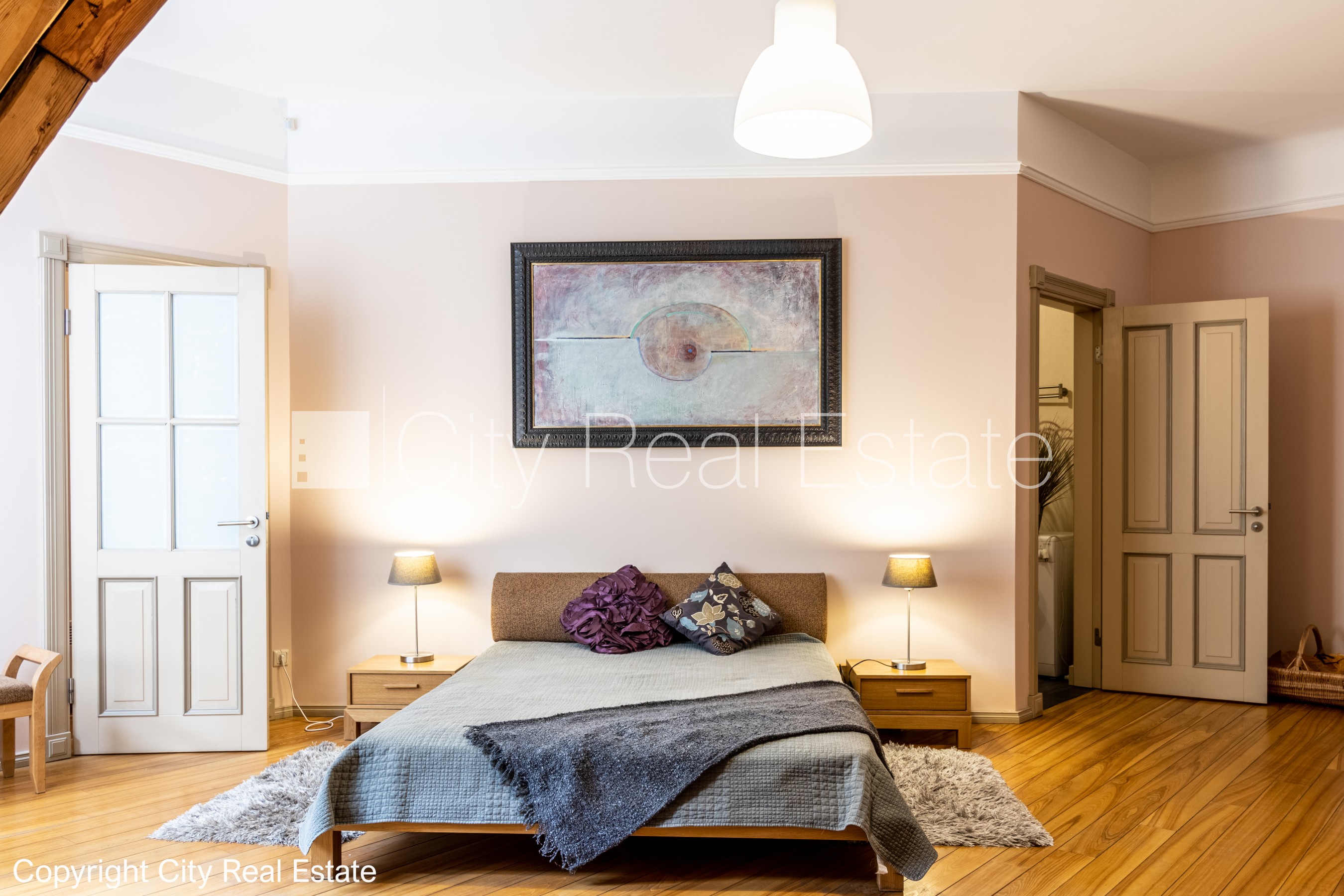 Объявление. Фасадный дом, реновированный дом, благоустроенная озеленённая территория, закрытый двор, лестничная Цена: 950 EUR/мес. Foto #2