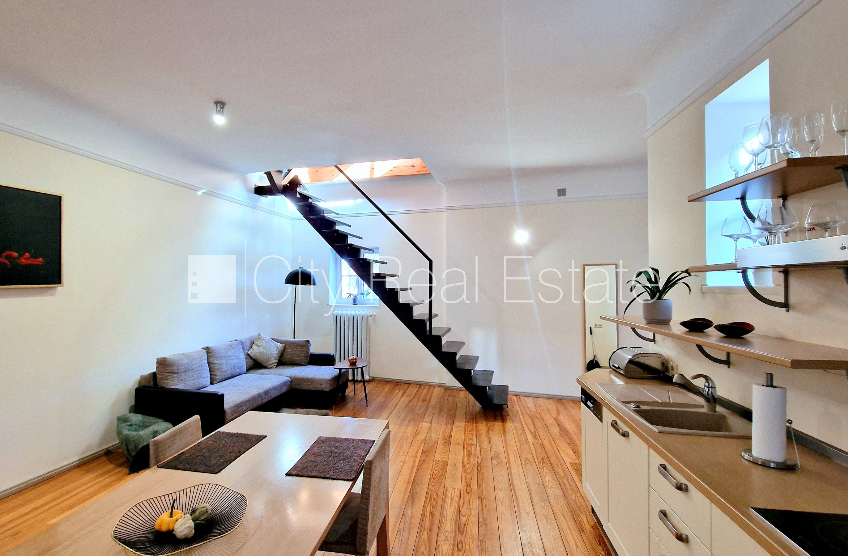 Объявление. Фасадный дом, реновированный дом, благоустроенная озеленённая территория, закрытый двор, лестничная Цена: 950 EUR/мес. Foto #5