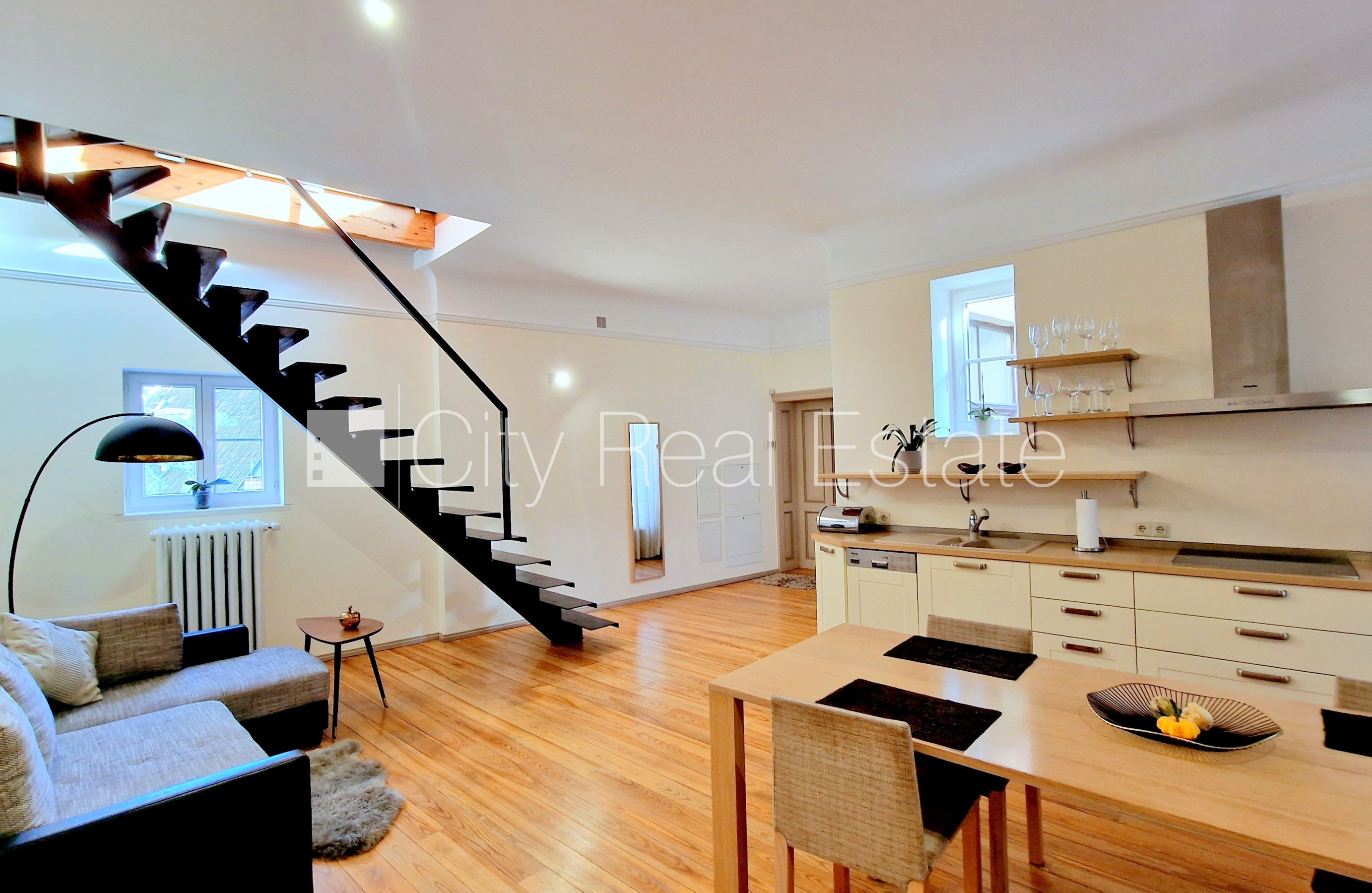 Объявление. Фасадный дом, реновированный дом, благоустроенная озеленённая территория, закрытый двор, лестничная Цена: 950 EUR/мес. Foto #4