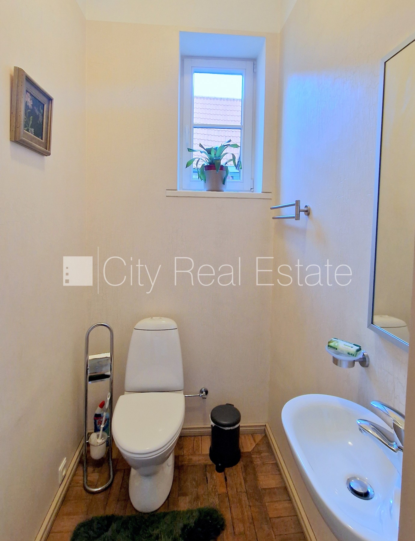 Объявление. Фасадный дом, реновированный дом, благоустроенная озеленённая территория, закрытый двор, лестничная Цена: 950 EUR/мес. Foto #13