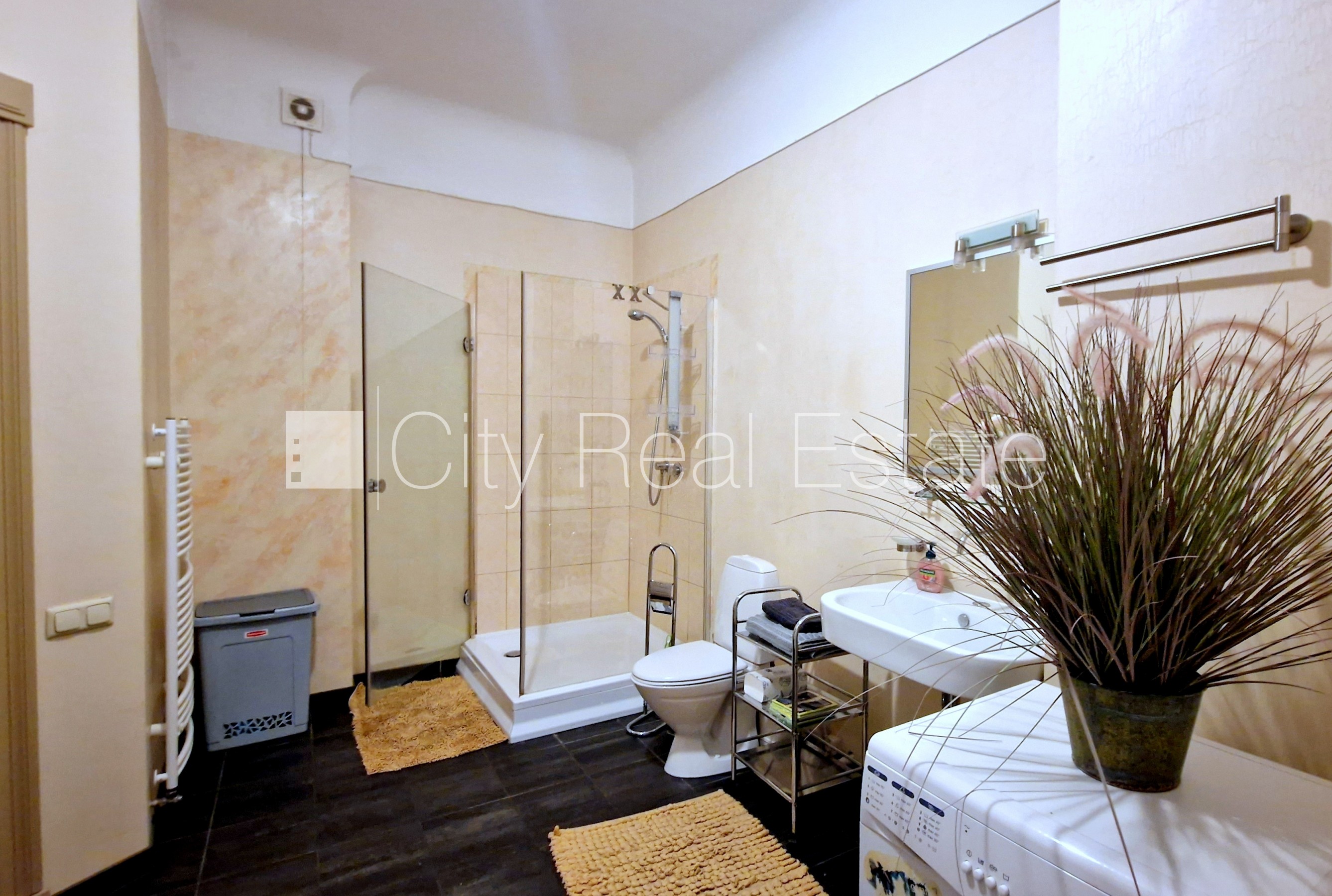 Объявление. Фасадный дом, реновированный дом, благоустроенная озеленённая территория, закрытый двор, лестничная Цена: 950 EUR/мес. Foto #10