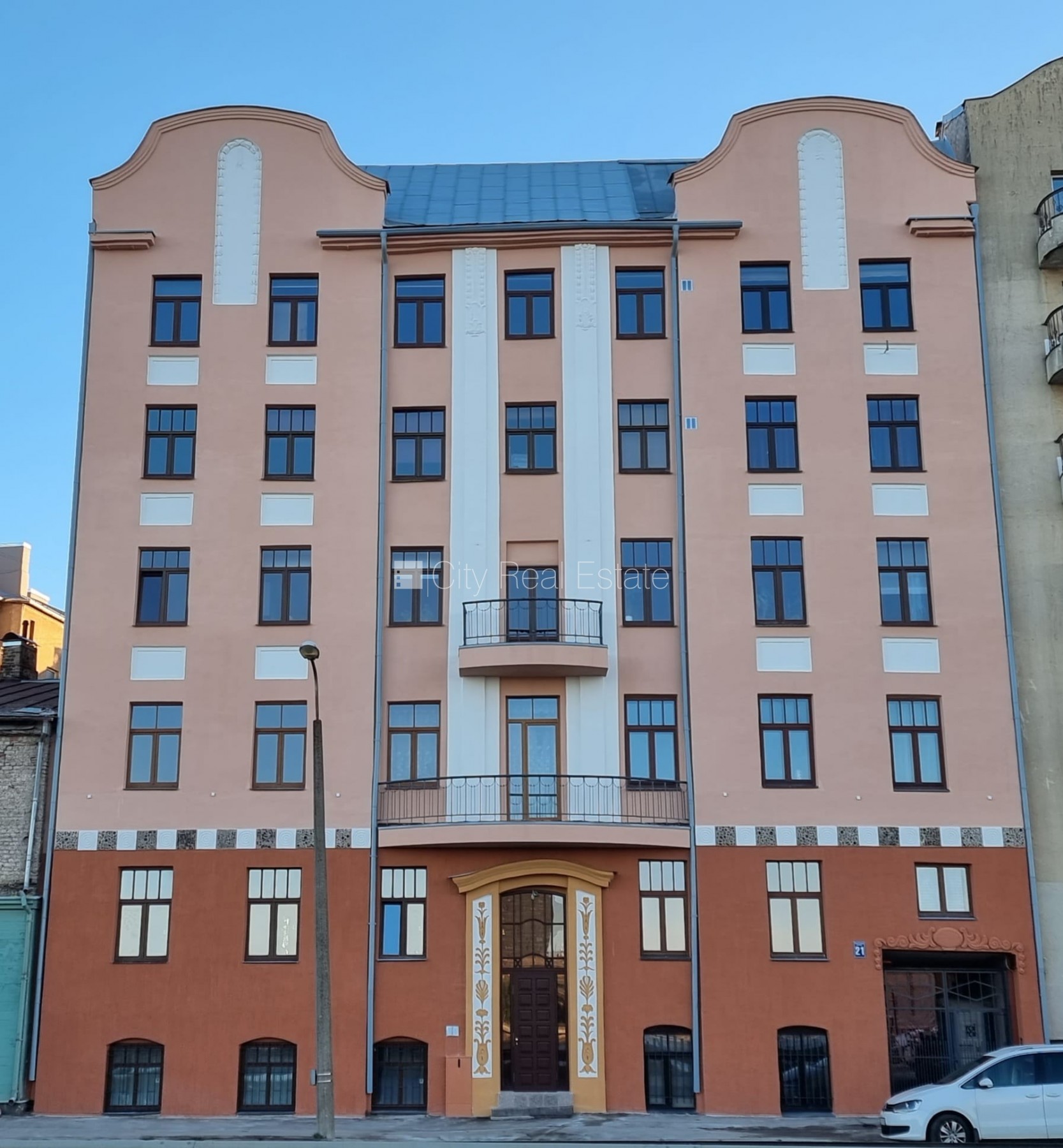 Sludinājumi. Fasādes māja, renovēta māja, labiekārtota apzaļumota teritorija, ieeja no ielas, kāpņu telpa pēc Cena: 680 EUR/mēn Foto #9