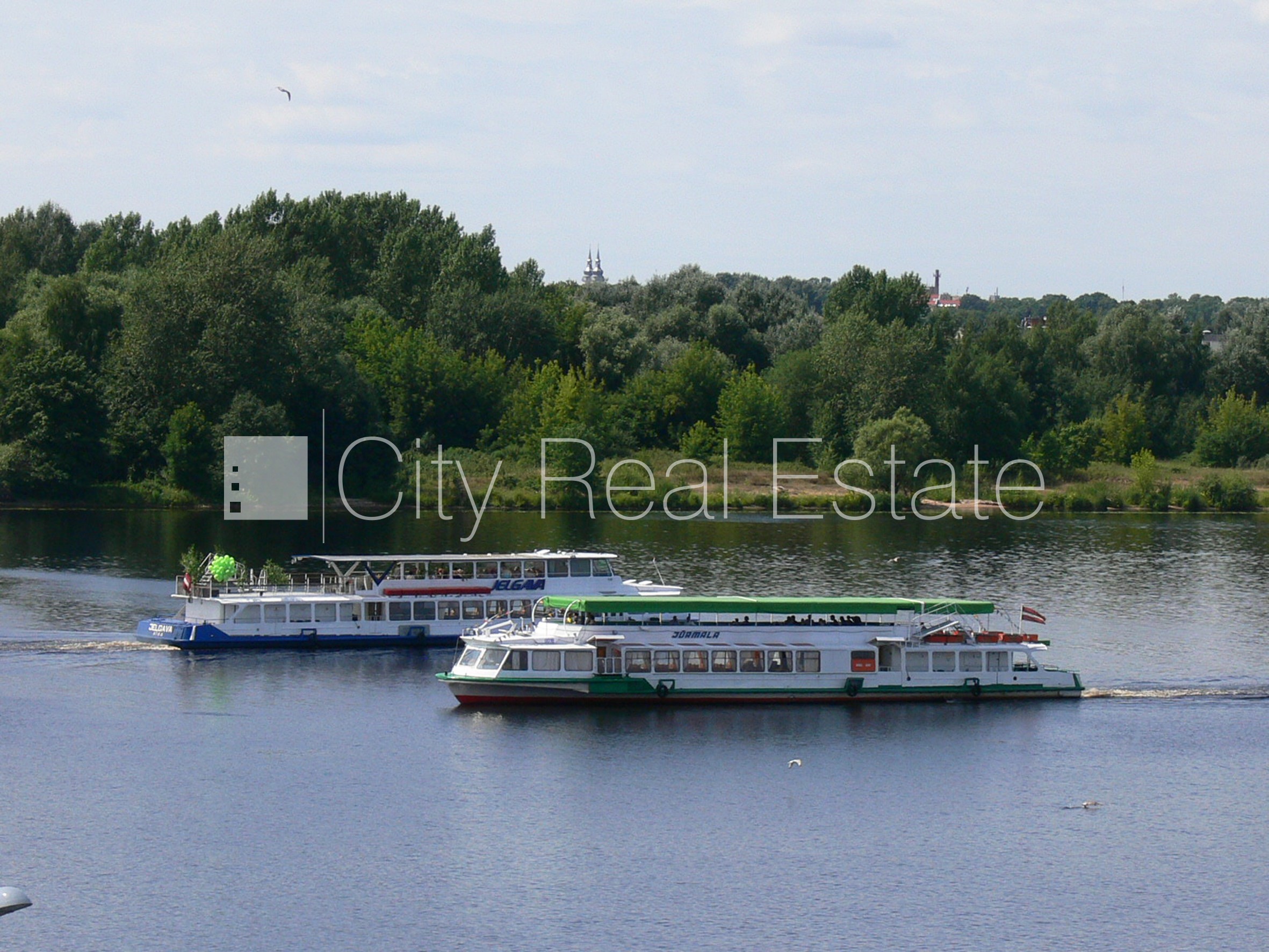 Sludinājumi. Fasādes māja, renovēta māja, labiekārtota apzaļumota teritorija, ieeja no ielas, kāpņu telpa pēc Cena: 680 EUR/mēn Foto #11