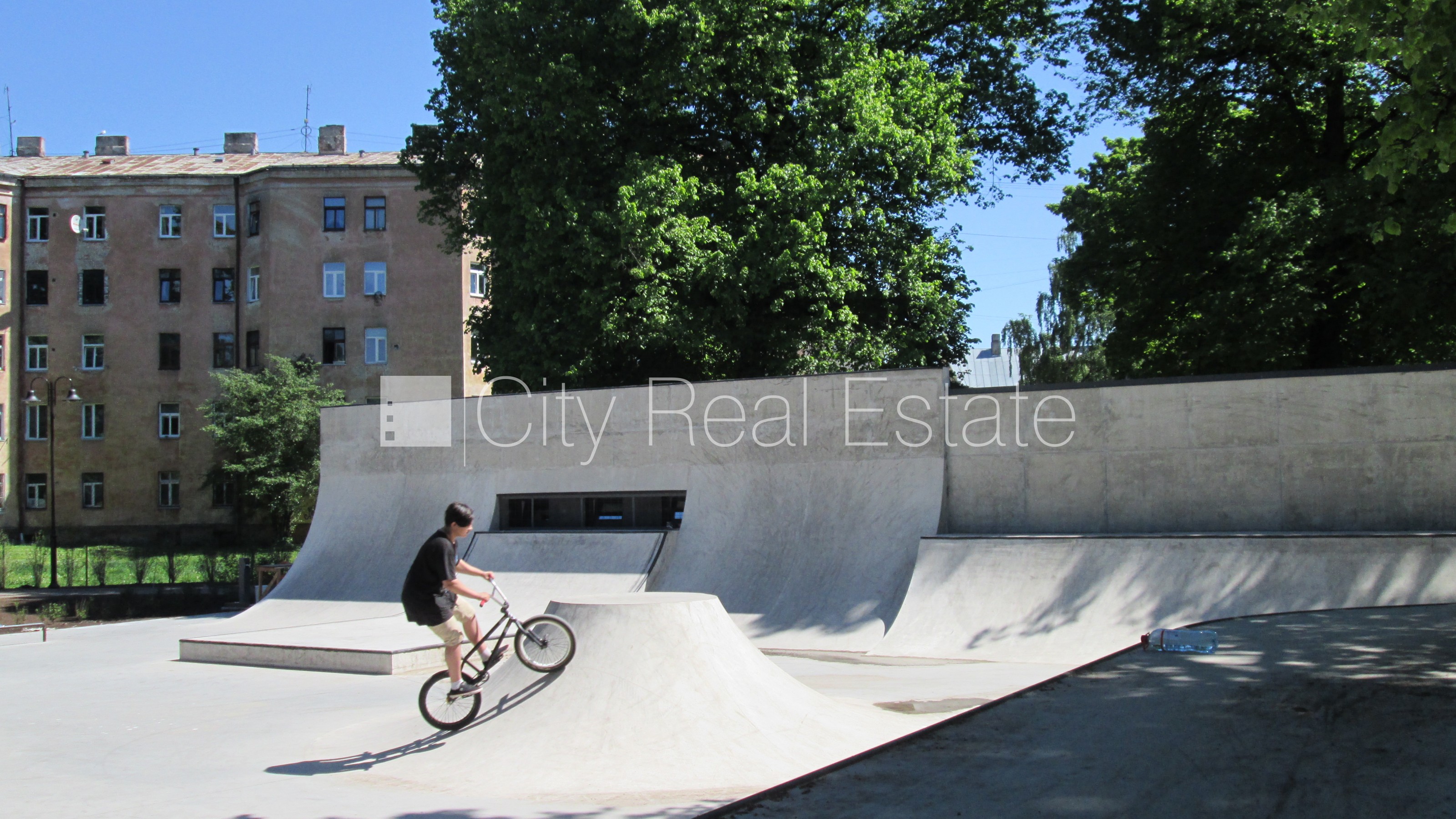 Sludinājumi. Pagalma ēka, renovēta māja, slēgts pagalms, ieeja no ielas un pagalma, ir lifts, kāpņu telpa pēc Cena: 500 EUR/mēn Foto #20