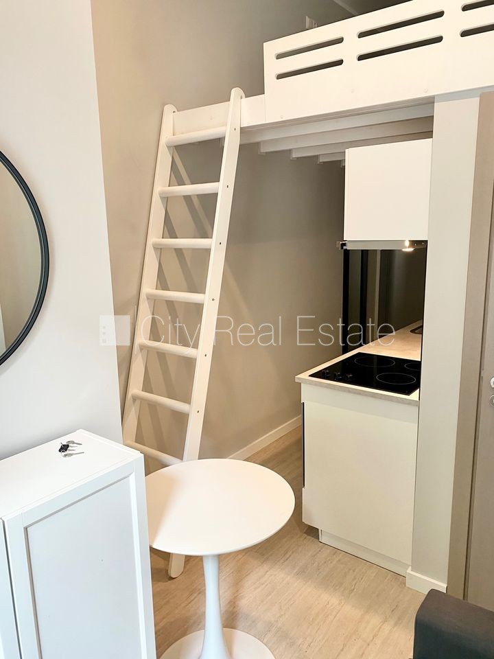 Sludinājumi. Fasādes māja, renovēta māja, labiekārtota apzaļumota teritorija, slēgts pagalms, ieeja no ielas, Cena: 300 EUR/mēn Foto #13