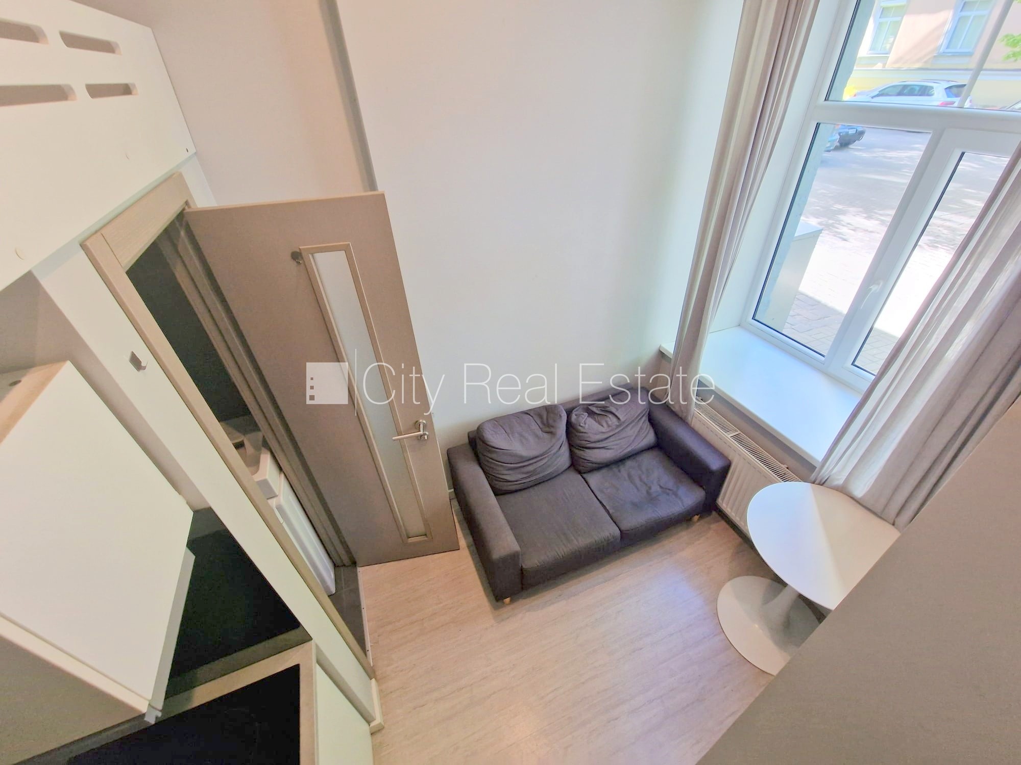 Sludinājumi. Fasādes māja, renovēta māja, labiekārtota apzaļumota teritorija, slēgts pagalms, ieeja no ielas, Cena: 300 EUR/mēn Foto #2