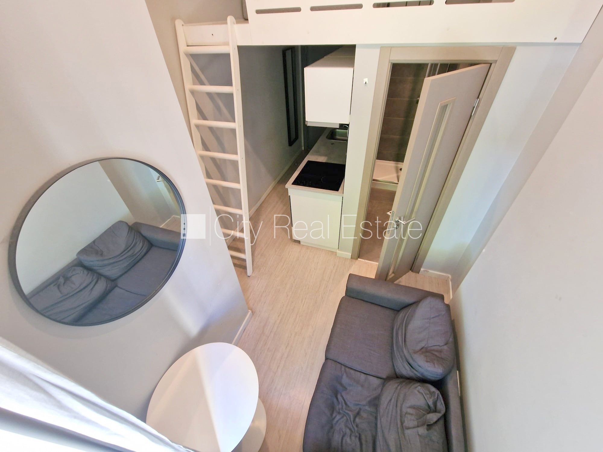 Sludinājumi. Fasādes māja, renovēta māja, labiekārtota apzaļumota teritorija, slēgts pagalms, ieeja no ielas, Cena: 300 EUR/mēn Foto #1