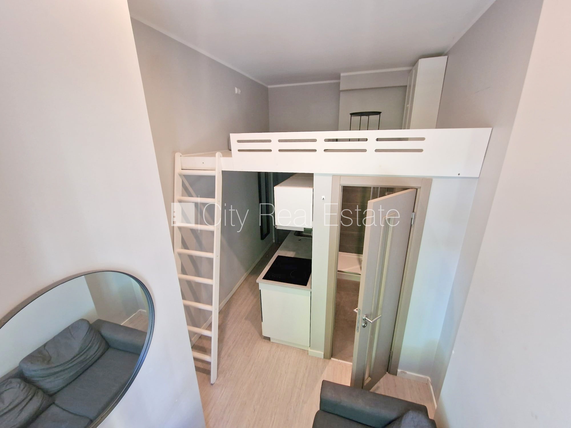 Sludinājumi. Fasādes māja, renovēta māja, labiekārtota apzaļumota teritorija, slēgts pagalms, ieeja no ielas, Cena: 300 EUR/mēn Foto #14