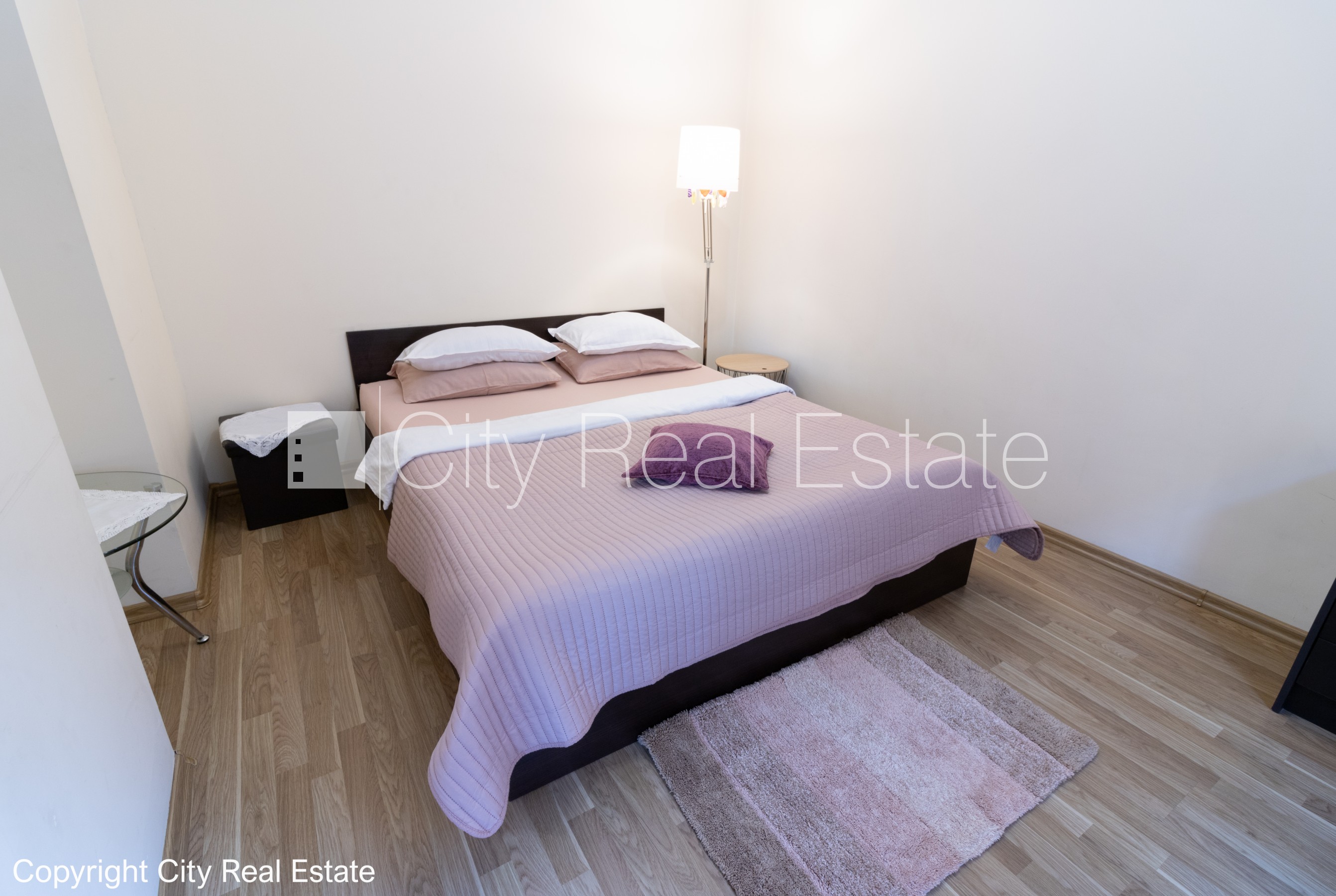 Sludinājumi. Šo dzīvokli izīrē pa diennaktīm (īstermiņa īre), īres cena sludinājumā norādīta par vienu diennakts Cena: 55 EUR/mēn Foto #1