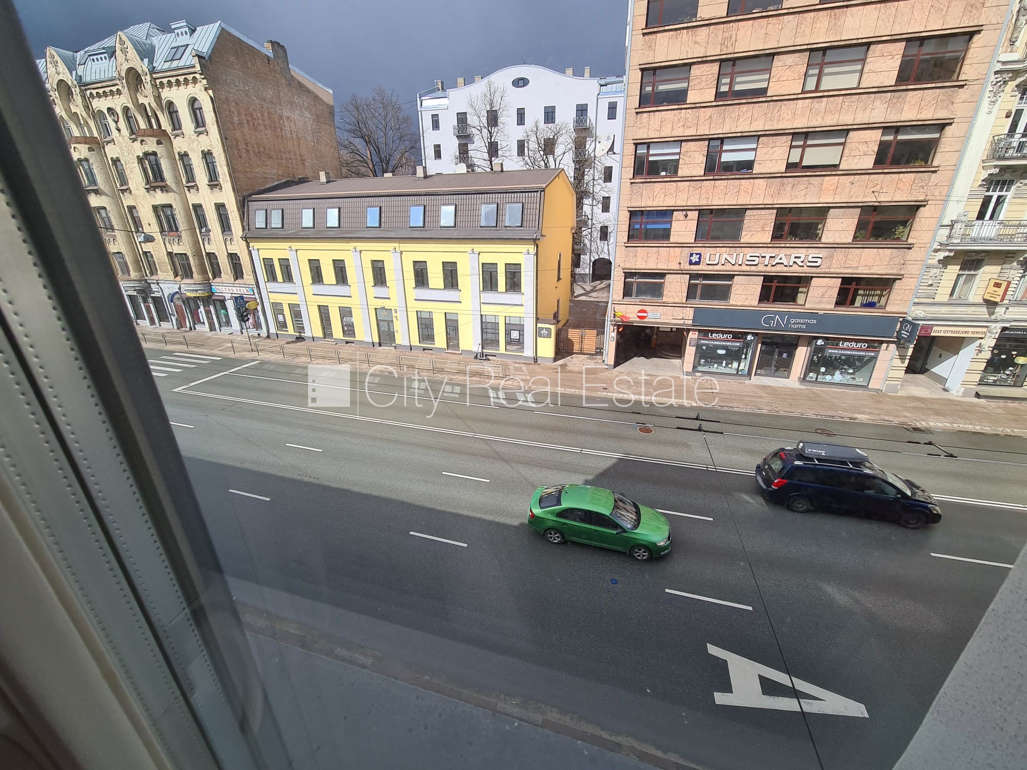 Sludinājumi. Fasādes māja, renovēta māja, slēgts pagalms, ieeja no ielas, kāpņu telpa pēc kapitālā remonta, logi Cena: 320 EUR/mēn Foto #14