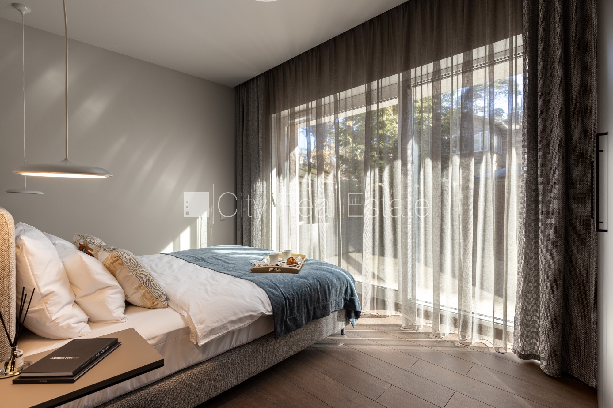 Sludinājumi. Jaunceltne, fasādes māja, labiekārtots apzaļumots pagalms, pazemes autostāvvieta, ieeja no ielas, Cena: 2200 EUR/mēn Foto #6