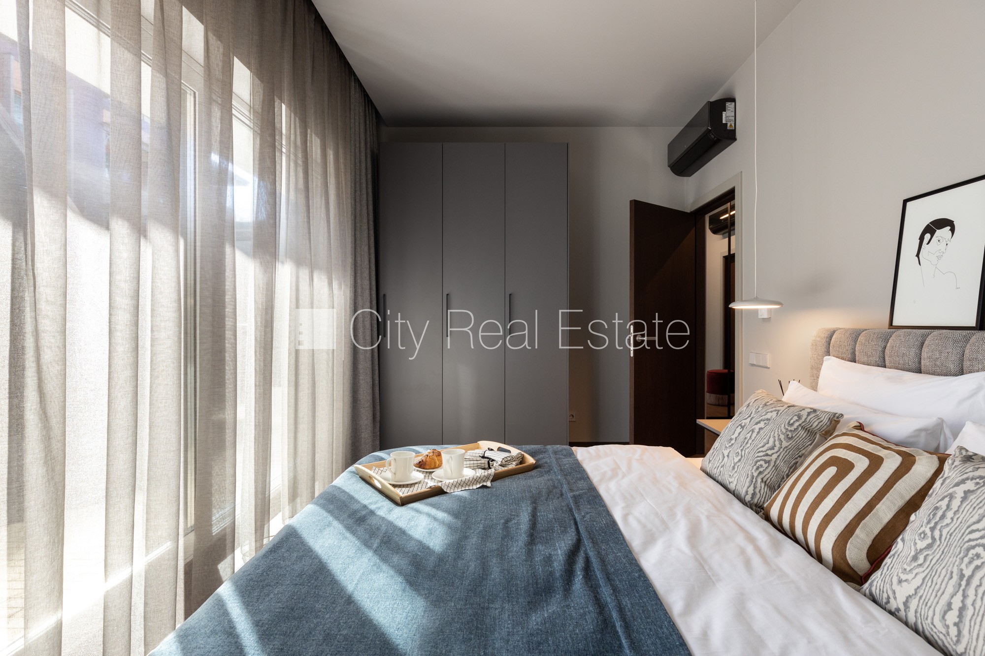 Sludinājumi. Jaunceltne, fasādes māja, labiekārtots apzaļumots pagalms, pazemes autostāvvieta, ieeja no ielas, Cena: 2200 EUR/mēn Foto #8