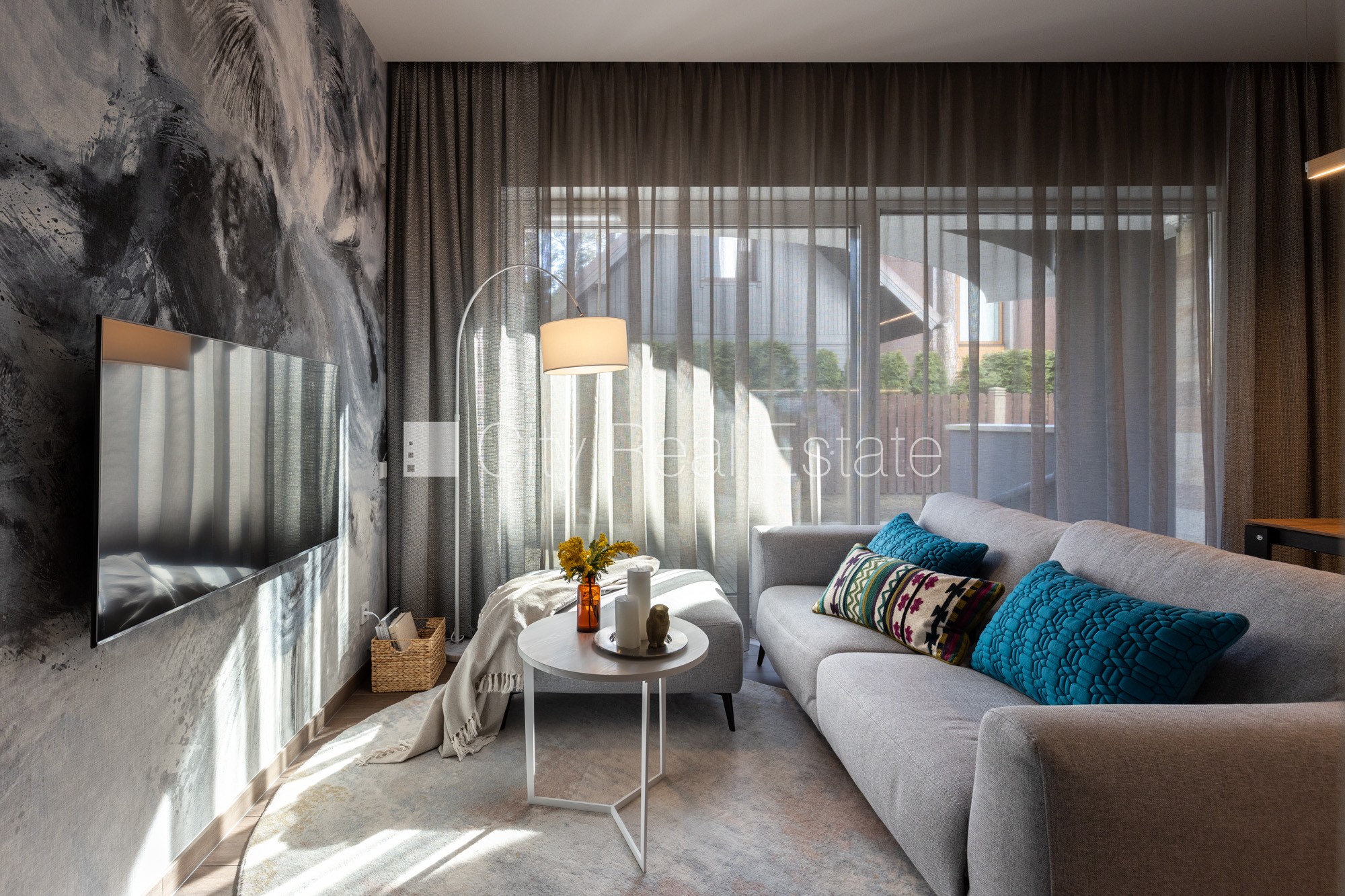 Sludinājumi. Jaunceltne, fasādes māja, labiekārtots apzaļumots pagalms, pazemes autostāvvieta, ieeja no ielas, Cena: 2200 EUR/mēn Foto #2