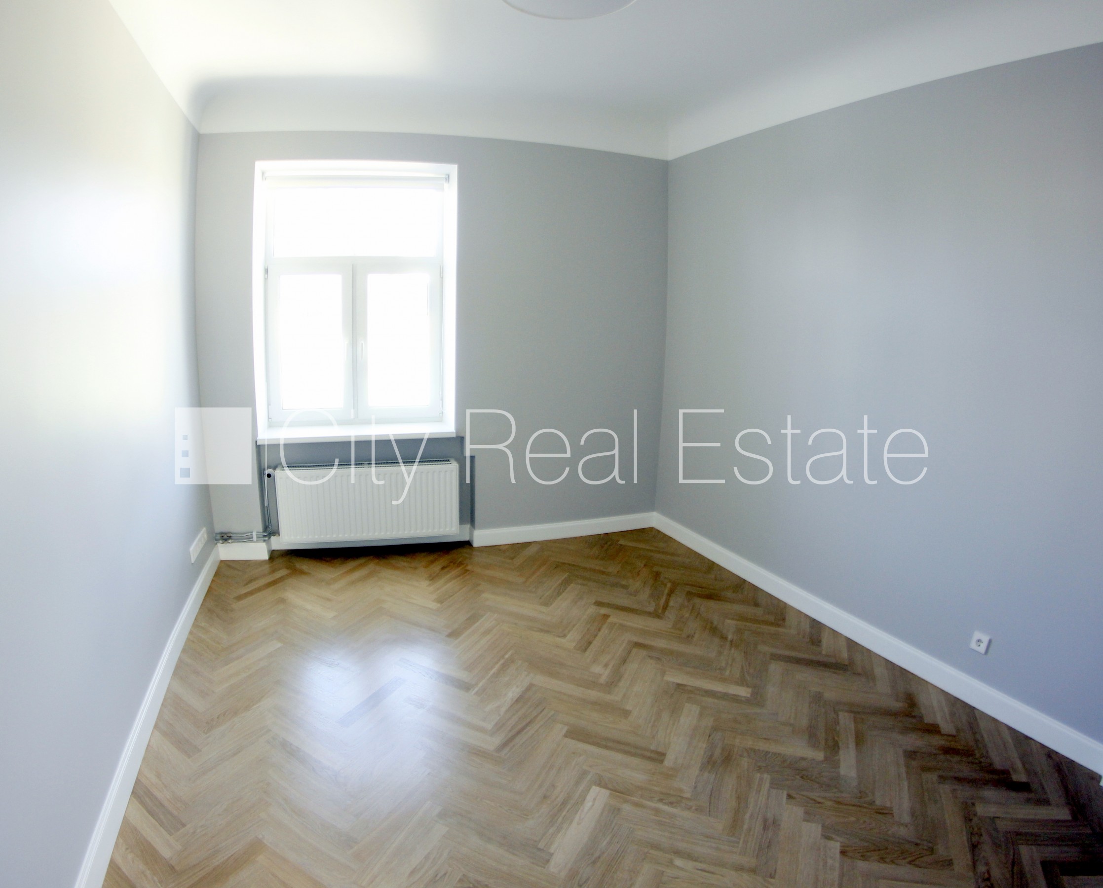 Sludinājumi. Pagalma ēka, renovēta māja, labiekārtota apzaļumota teritorija, teritorijas iebrauktuves vārti Cena: 1300 EUR/mēn Foto #17