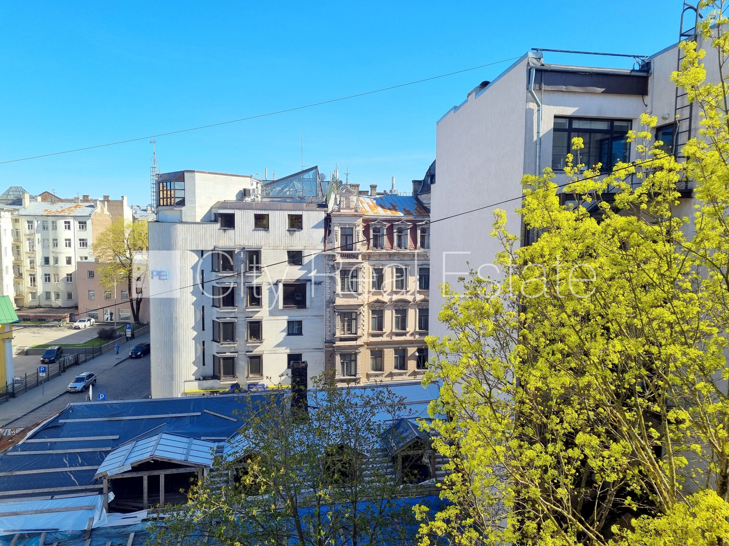 Sludinājumi. Pagalma ēka, renovēta māja, labiekārtota apzaļumota teritorija, teritorijas iebrauktuves vārti Cena: 1300 EUR/mēn Foto #23