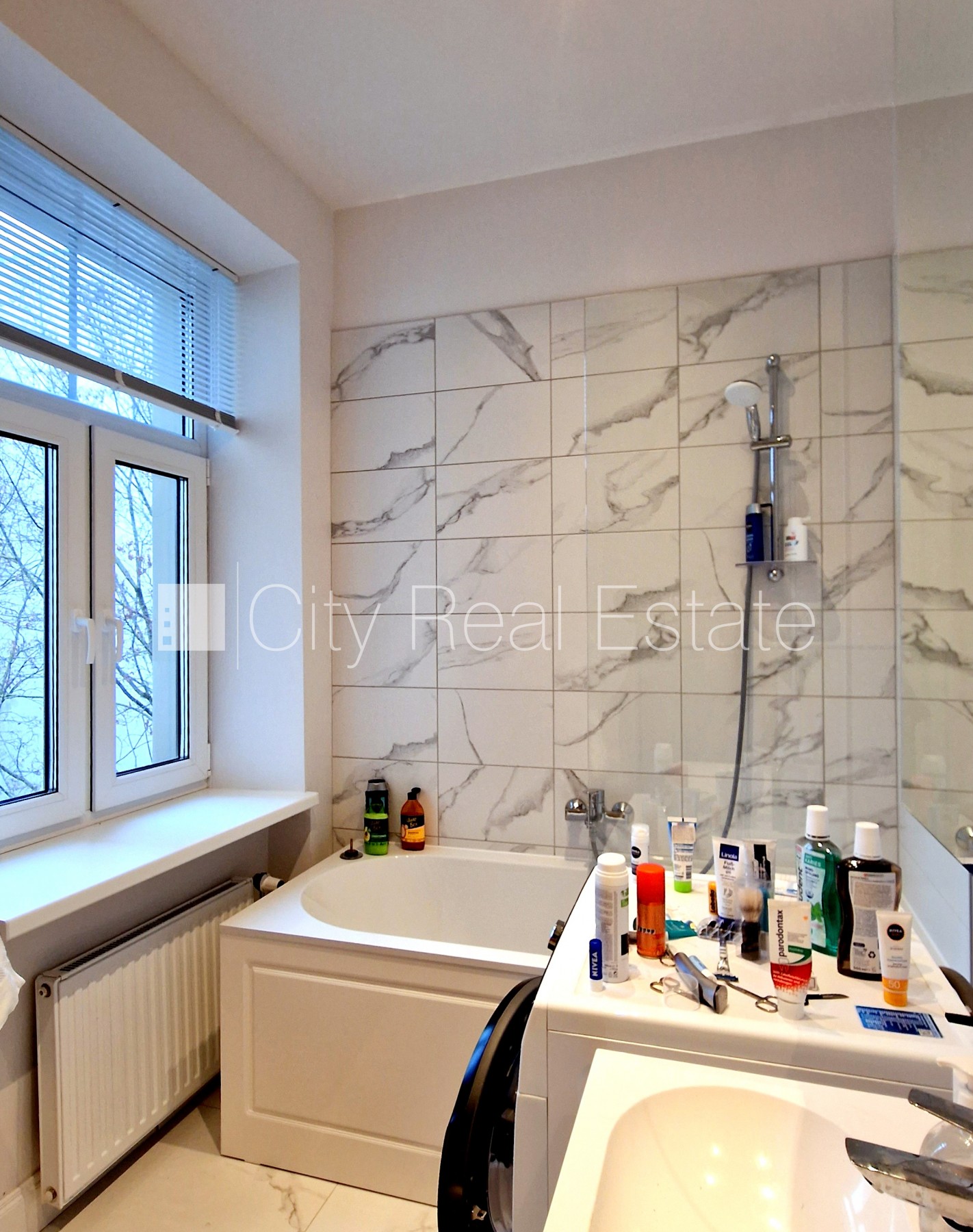 Sludinājumi. Pagalma ēka, renovēta māja, labiekārtota apzaļumota teritorija, teritorijas iebrauktuves vārti Cena: 1300 EUR/mēn Foto #21