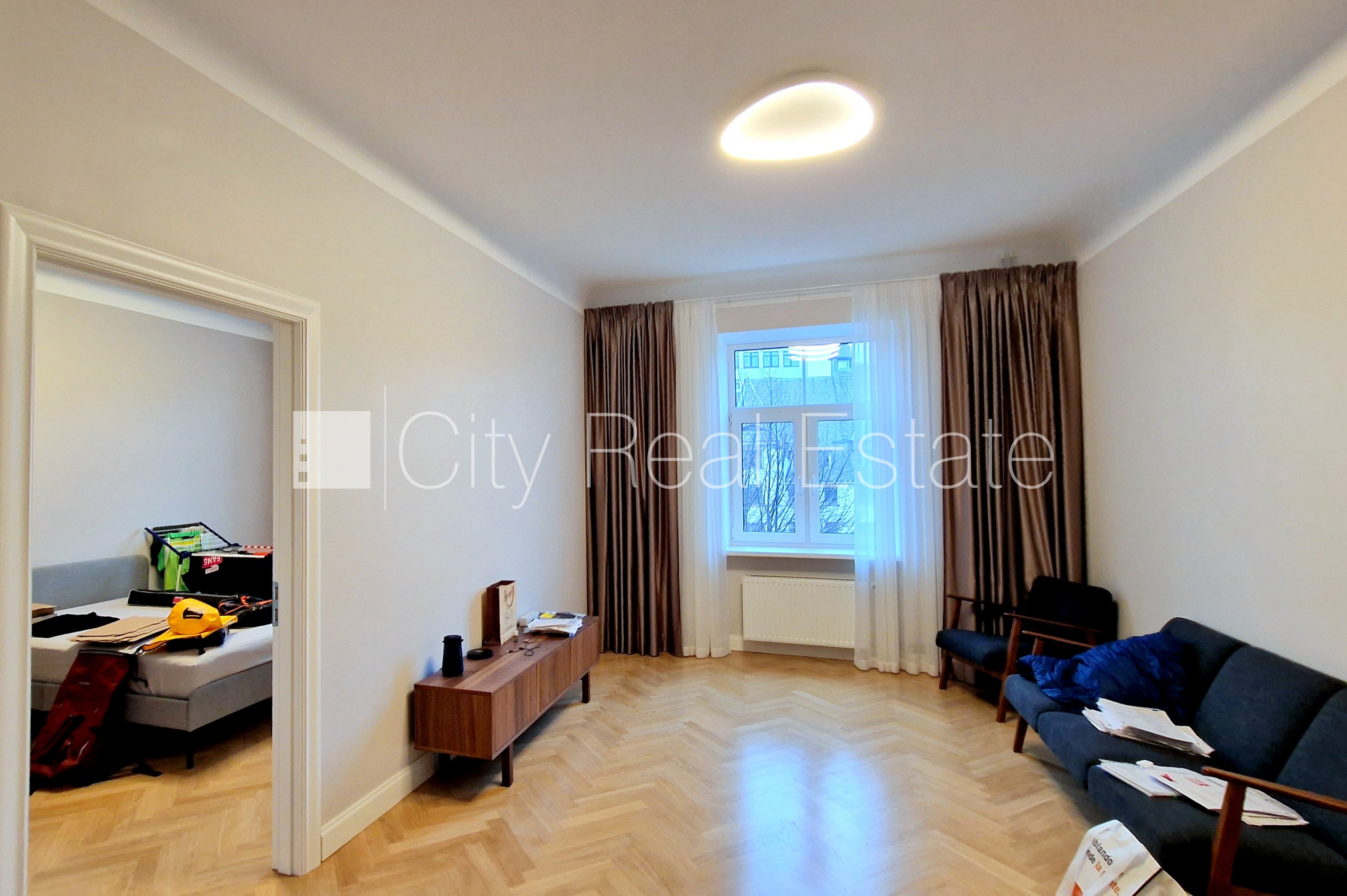 Sludinājumi. Pagalma ēka, renovēta māja, labiekārtota apzaļumota teritorija, teritorijas iebrauktuves vārti Cena: 1300 EUR/mēn Foto #8