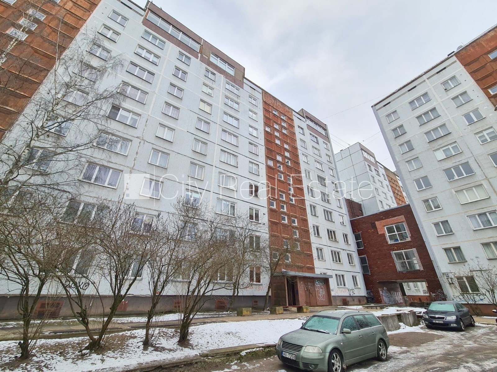 Sludinājumi. Fasādes māja, ieeja no pagalma, ir lifts, kāpņu telpa pēc kosmētiskā remonta, lodžija, logi vērsti Cena: 35000 EUR Foto #23