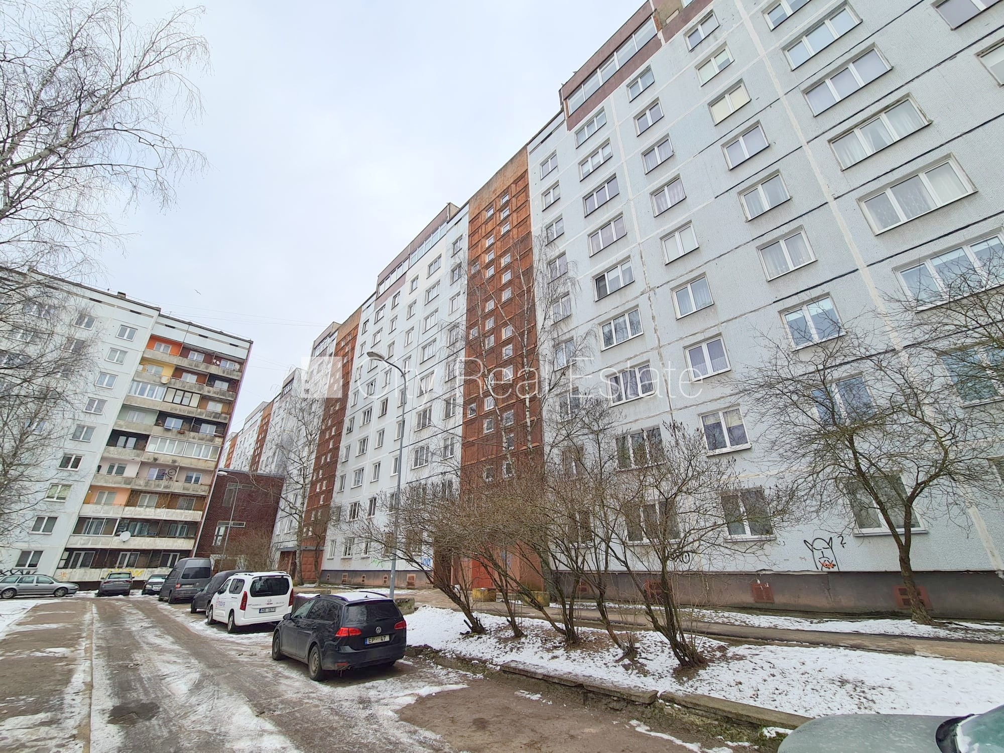 Sludinājumi. Fasādes māja, ieeja no pagalma, ir lifts, kāpņu telpa pēc kosmētiskā remonta, lodžija, logi vērsti Cena: 35000 EUR Foto #21