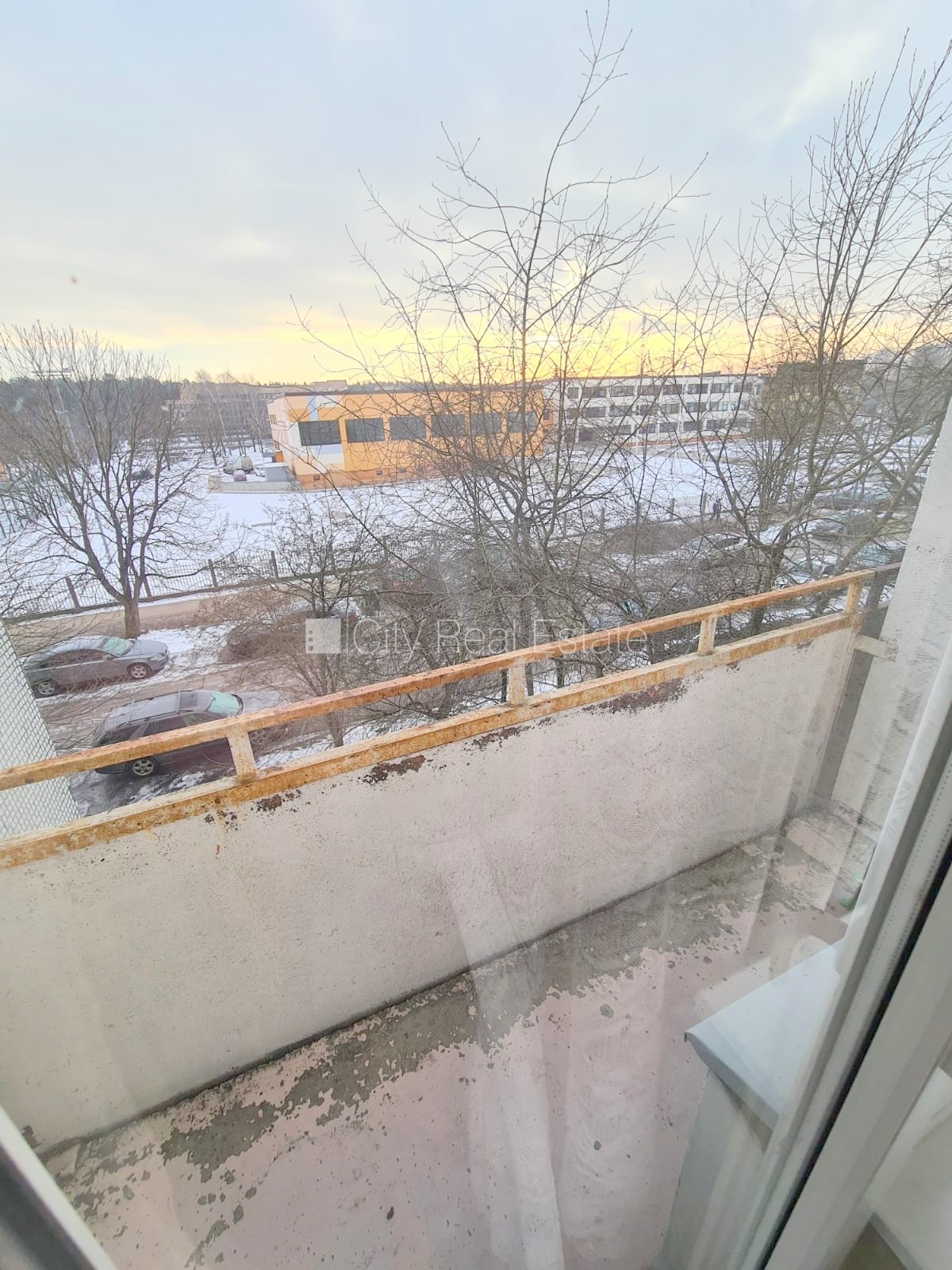 Sludinājumi. Fasādes māja, ieeja no pagalma, ir lifts, kāpņu telpa pēc kosmētiskā remonta, lodžija, logi vērsti Cena: 35000 EUR Foto #6