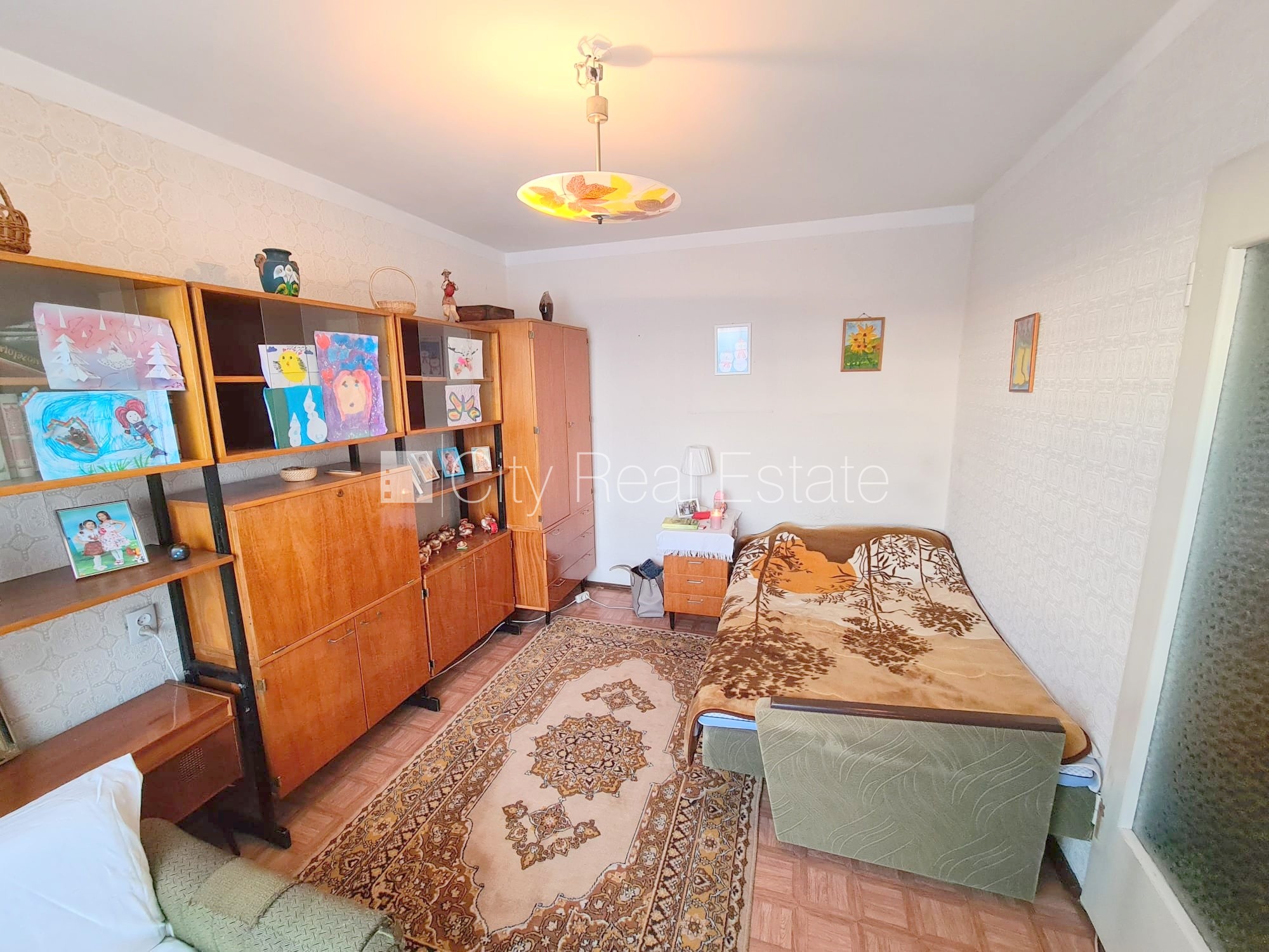 Sludinājumi. Fasādes māja, ieeja no pagalma, ir lifts, kāpņu telpa pēc kosmētiskā remonta, lodžija, logi vērsti Cena: 35000 EUR Foto #5