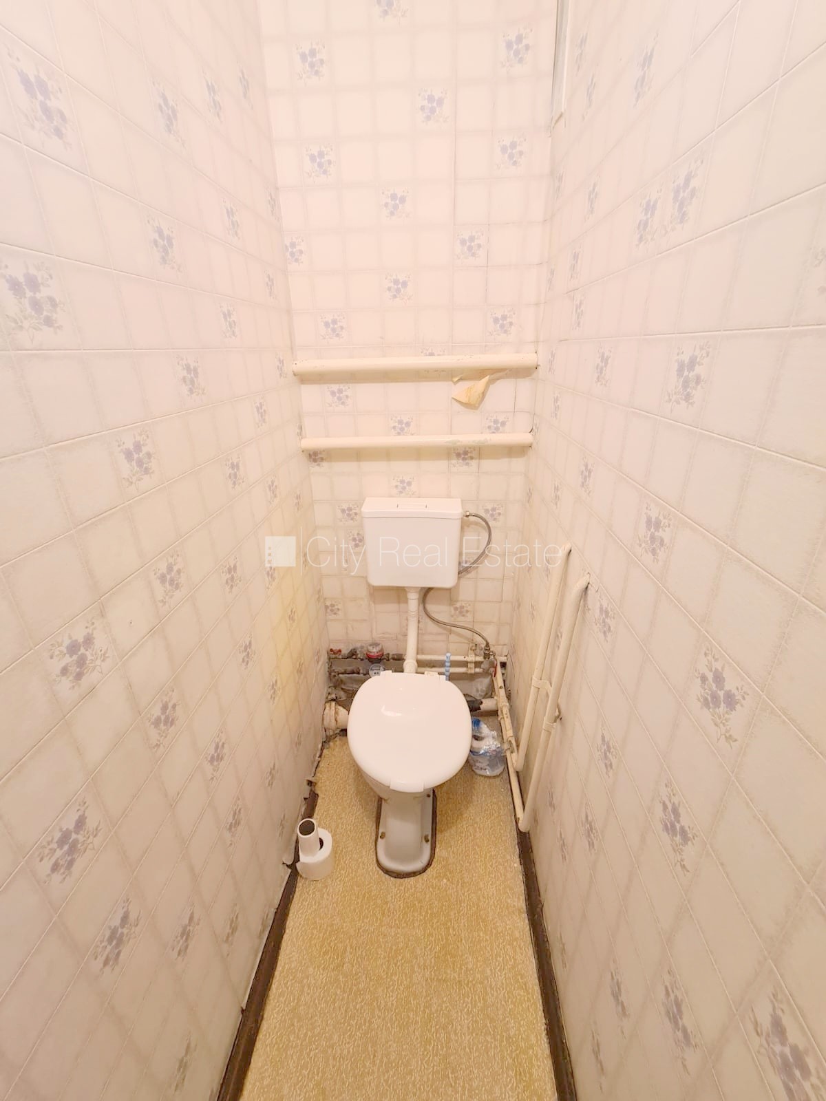 Sludinājumi. Fasādes māja, ieeja no pagalma, ir lifts, kāpņu telpa pēc kosmētiskā remonta, lodžija, logi vērsti Cena: 35000 EUR Foto #16