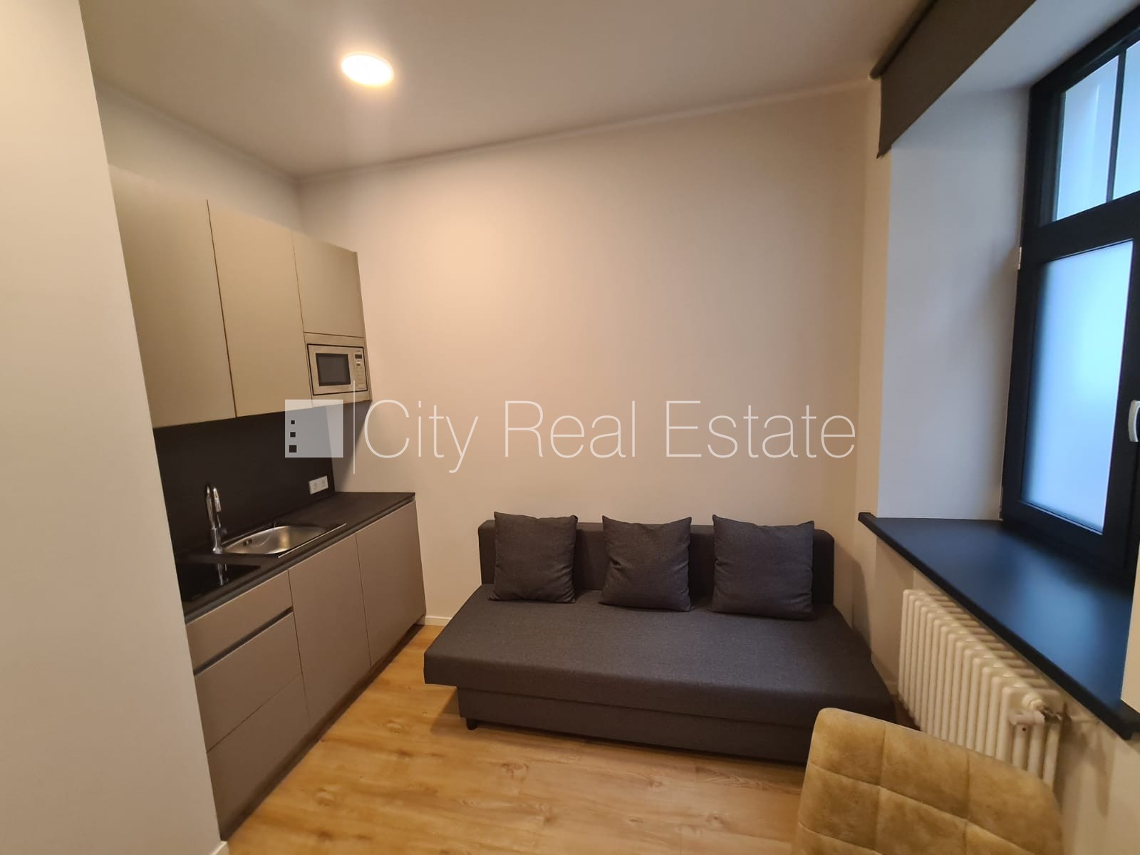 Sludinājumi. Pagalma ēka, renovēta māja, slēgts pagalms, ieeja no pagalma, ir lifts, kāpņu telpa pēc kapitālā Cena: 360 EUR/mēn Foto #6