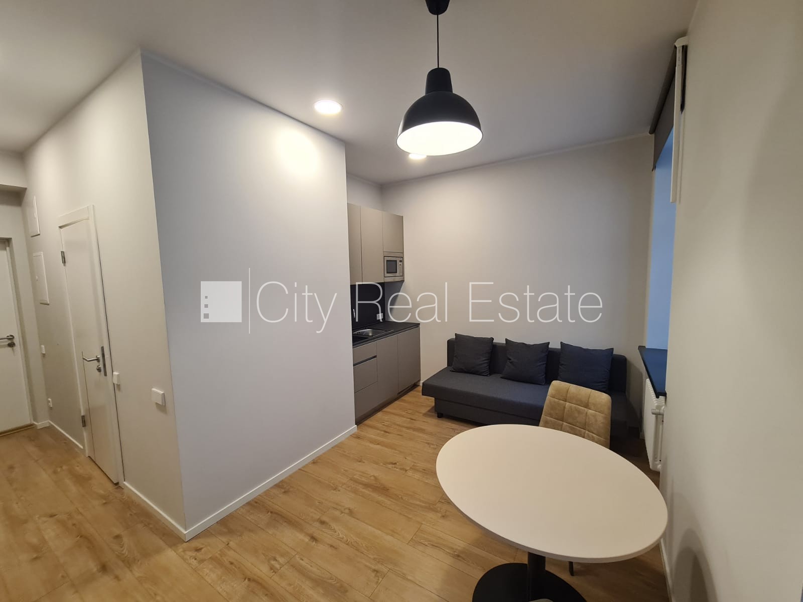 Sludinājumi. Pagalma ēka, renovēta māja, slēgts pagalms, ieeja no pagalma, ir lifts, kāpņu telpa pēc kapitālā Cena: 360 EUR/mēn Foto #3