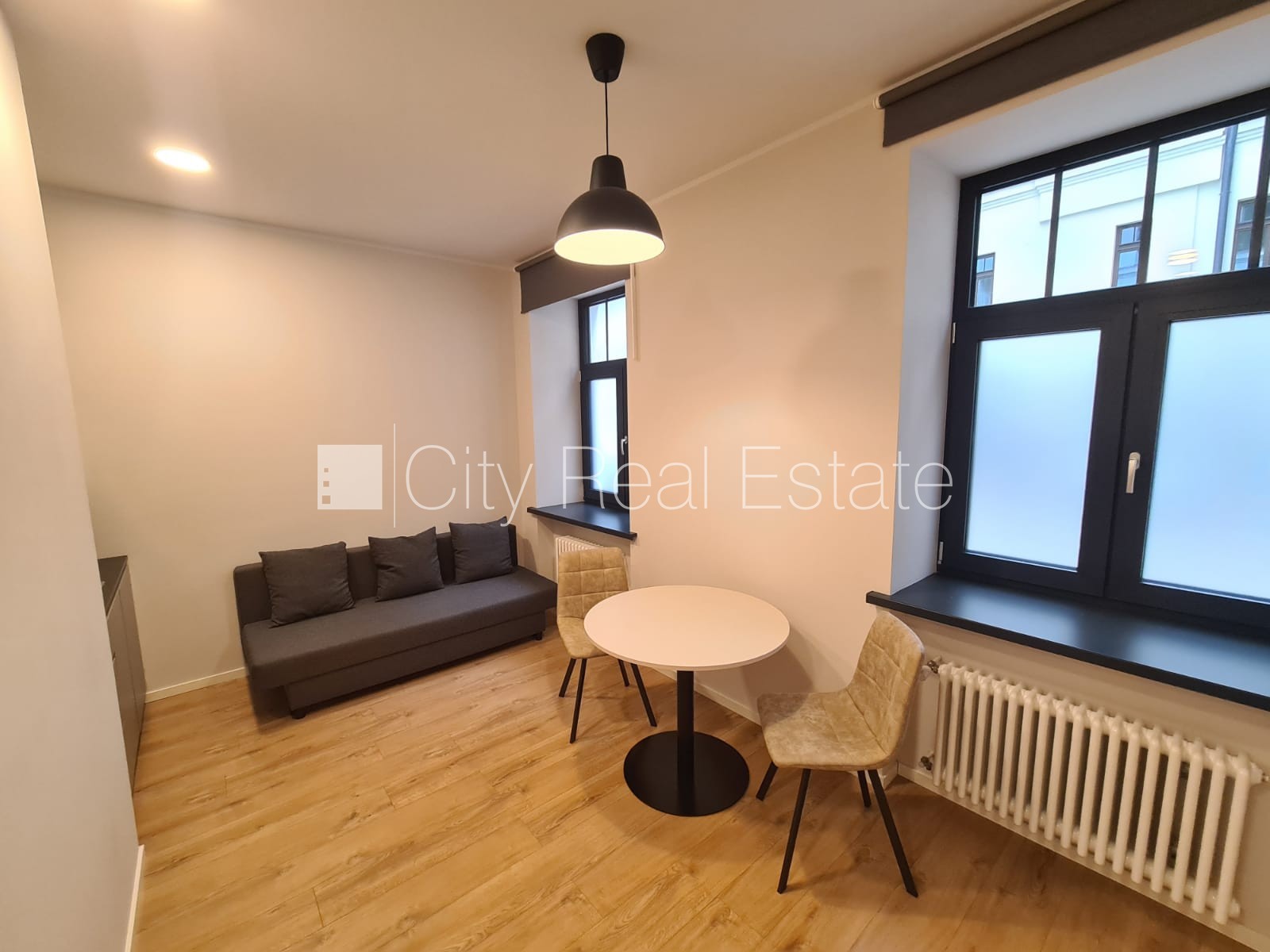 Sludinājumi. Pagalma ēka, renovēta māja, slēgts pagalms, ieeja no pagalma, ir lifts, kāpņu telpa pēc kapitālā Cena: 360 EUR/mēn Foto #9