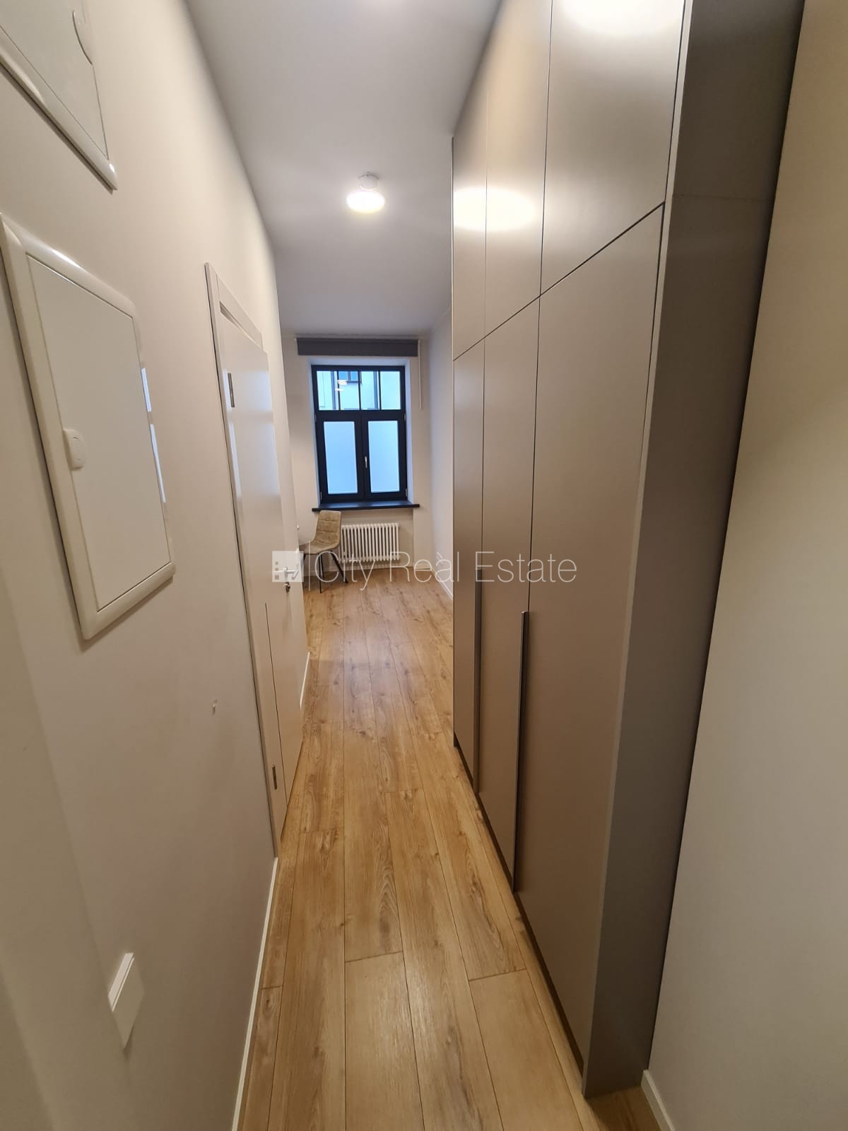 Sludinājumi. Pagalma ēka, renovēta māja, slēgts pagalms, ieeja no pagalma, ir lifts, kāpņu telpa pēc kapitālā Cena: 360 EUR/mēn Foto #10