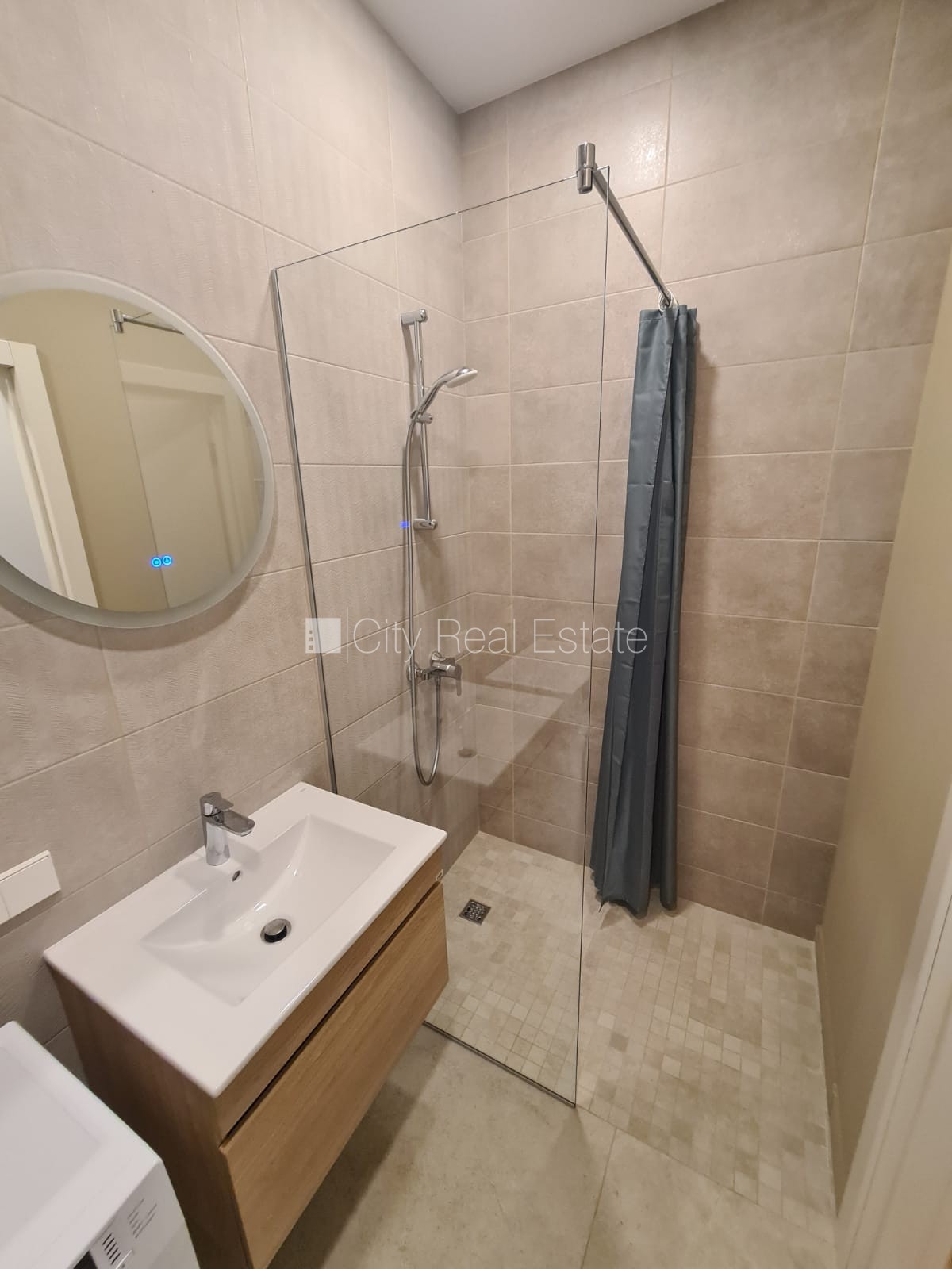 Sludinājumi. Pagalma ēka, renovēta māja, slēgts pagalms, ieeja no pagalma, ir lifts, kāpņu telpa pēc kapitālā Cena: 360 EUR/mēn Foto #13