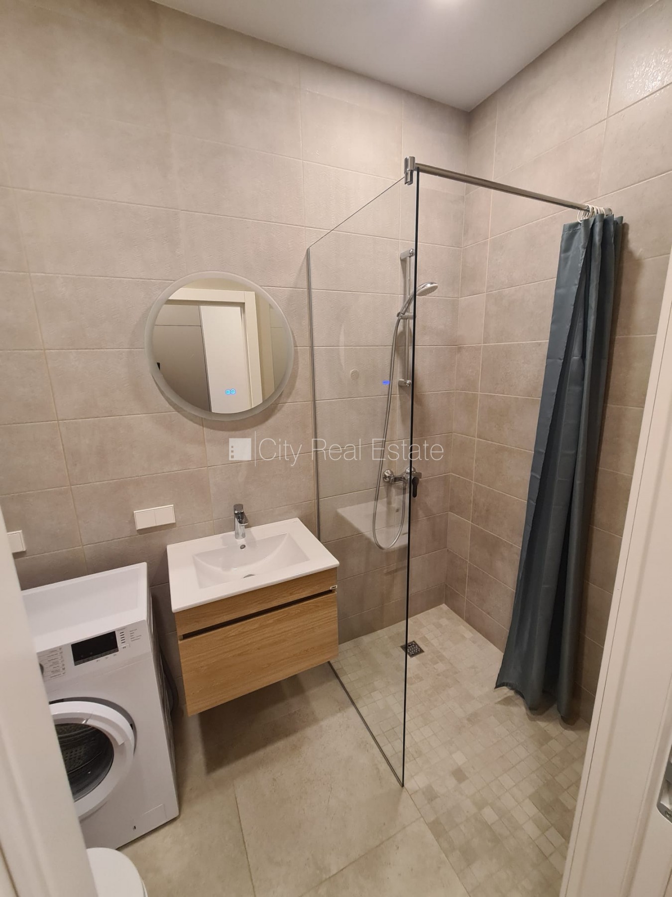 Sludinājumi. Pagalma ēka, renovēta māja, slēgts pagalms, ieeja no pagalma, ir lifts, kāpņu telpa pēc kapitālā Cena: 360 EUR/mēn Foto #14