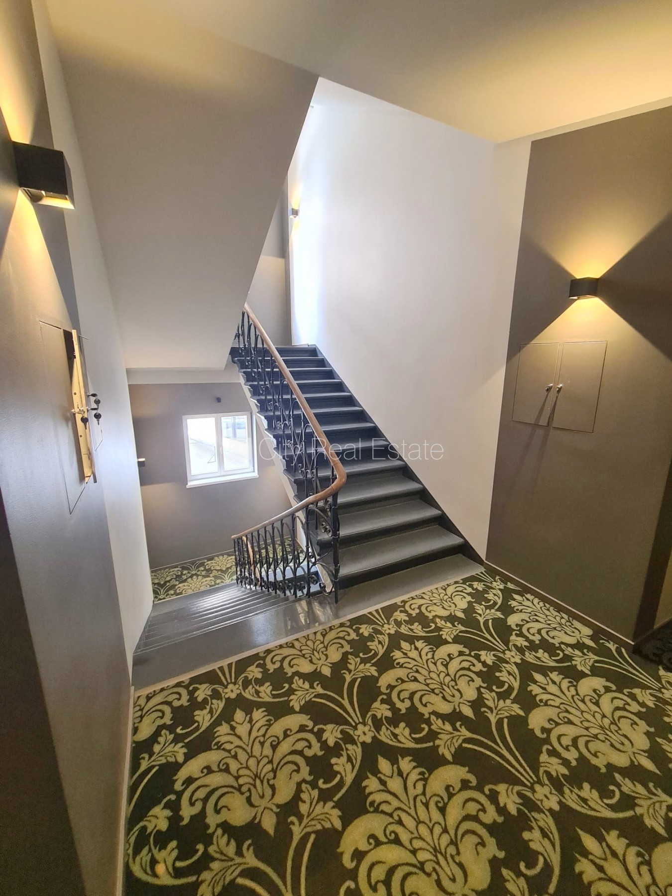 Sludinājumi. Fasādes māja, renovēta māja, slēgts pagalms, ieeja no pagalma, ir lifts, kāpņu telpa pēc kapitālā Cena: 380 EUR/mēn Foto #18