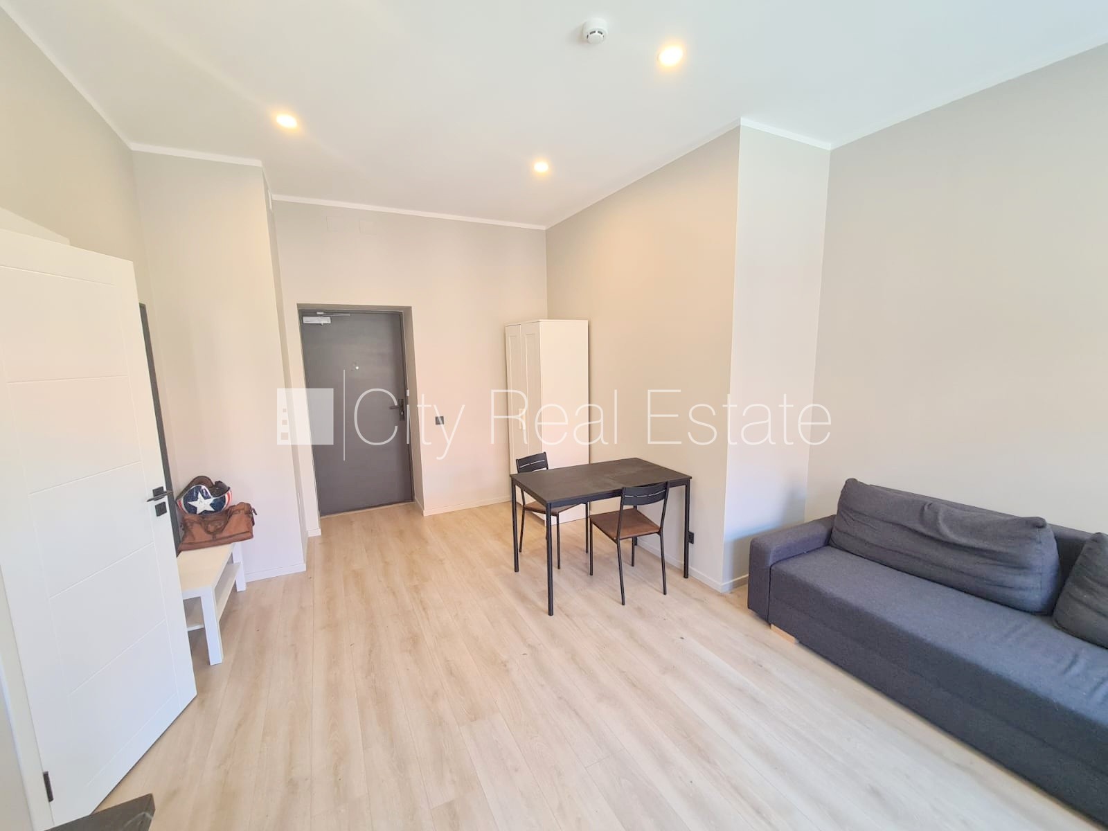 Sludinājumi. Fasādes māja, renovēta māja, slēgts pagalms, ieeja no pagalma, ir lifts, kāpņu telpa pēc kapitālā Cena: 380 EUR/mēn Foto #9