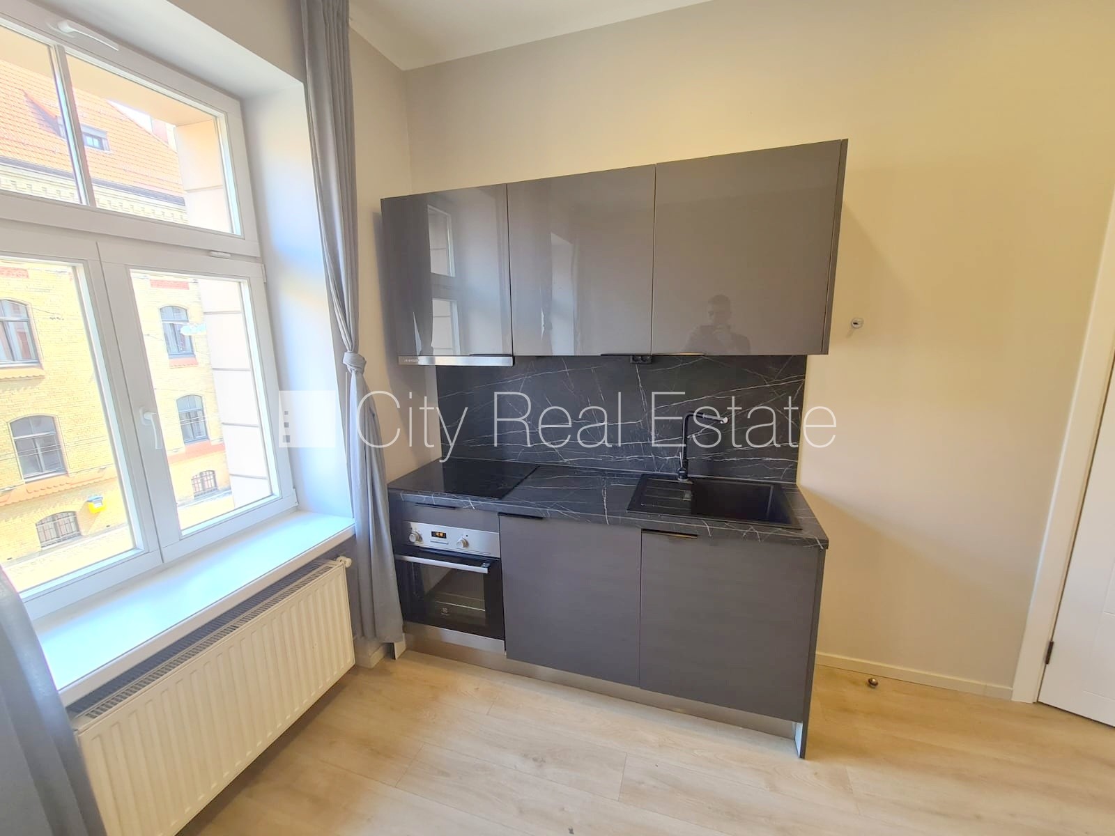 Sludinājumi. Fasādes māja, renovēta māja, slēgts pagalms, ieeja no pagalma, ir lifts, kāpņu telpa pēc kapitālā Cena: 380 EUR/mēn Foto #7