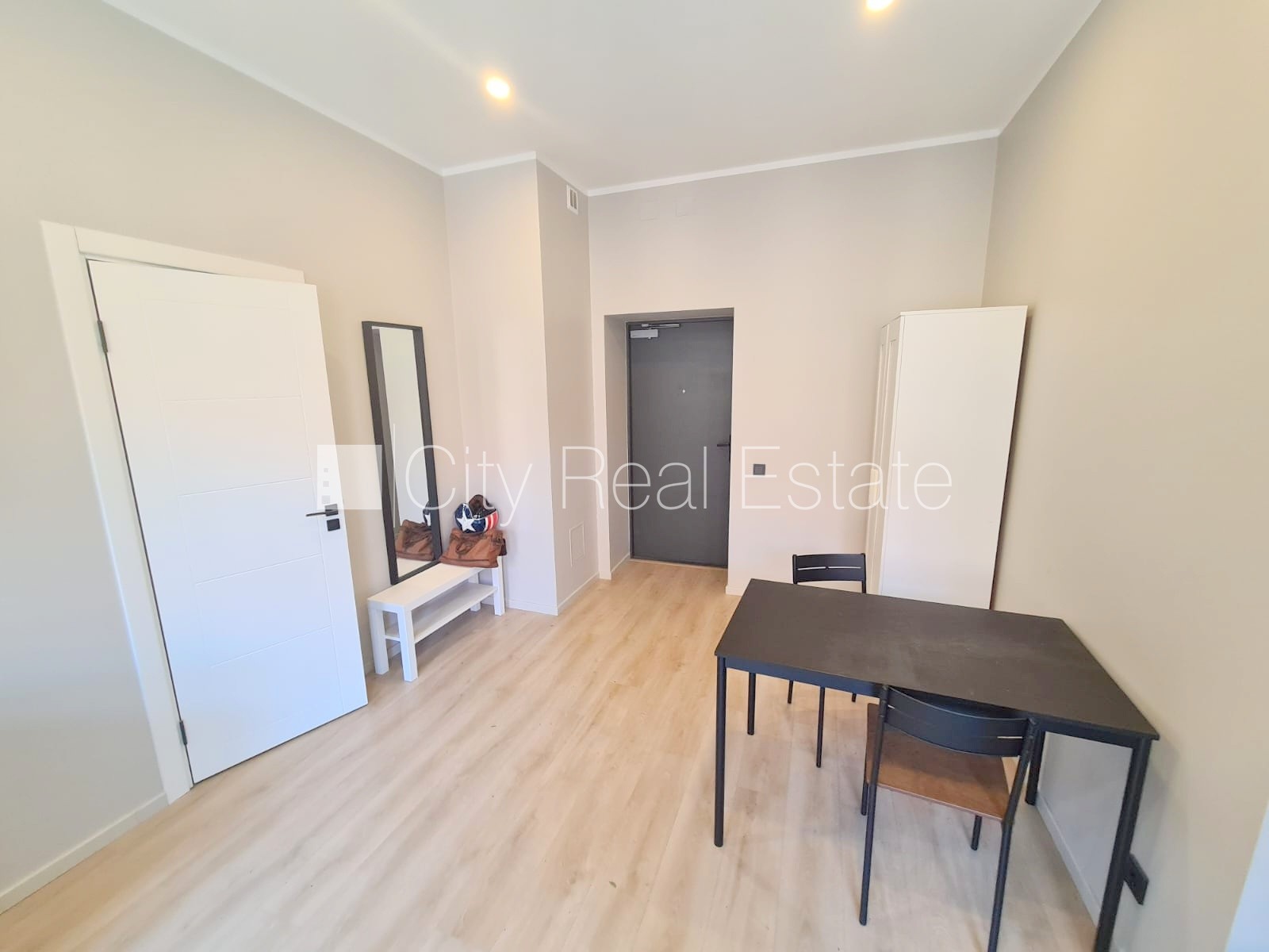 Sludinājumi. Fasādes māja, renovēta māja, slēgts pagalms, ieeja no pagalma, ir lifts, kāpņu telpa pēc kapitālā Cena: 380 EUR/mēn Foto #10