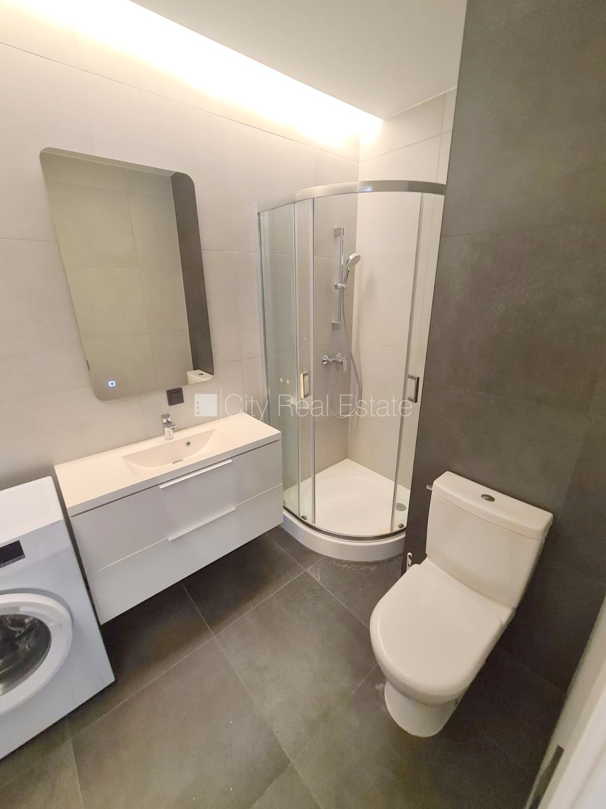 Sludinājumi. Fasādes māja, renovēta māja, slēgts pagalms, ieeja no pagalma, ir lifts, kāpņu telpa pēc kapitālā Cena: 380 EUR/mēn Foto #13
