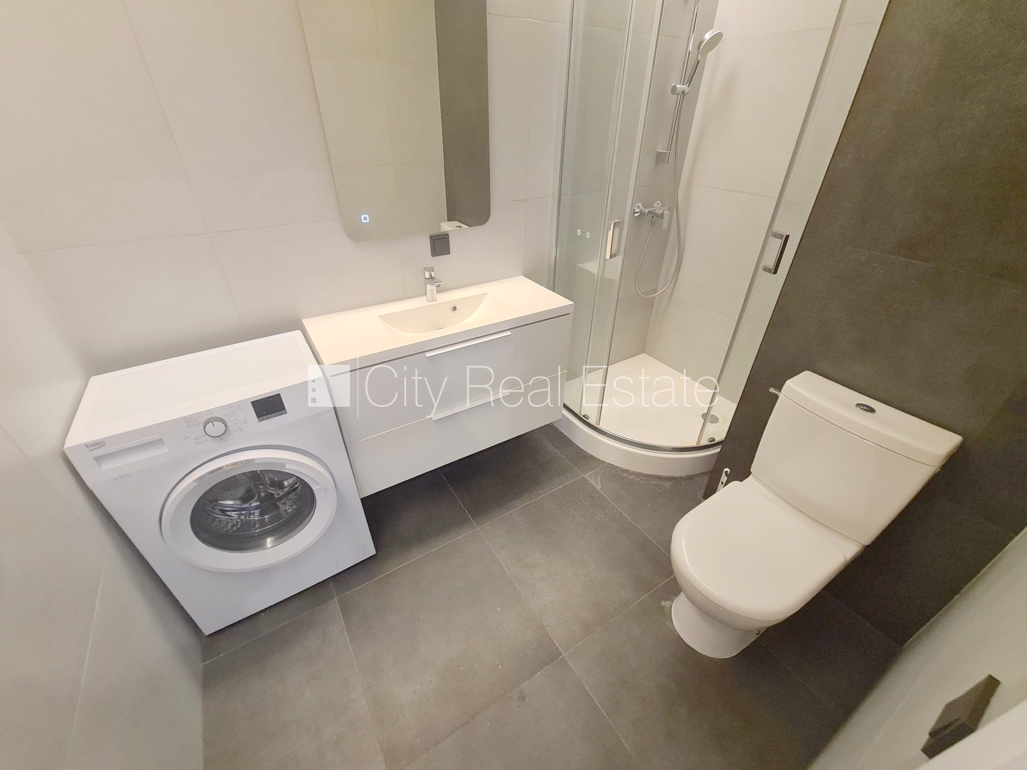 Sludinājumi. Fasādes māja, renovēta māja, slēgts pagalms, ieeja no pagalma, ir lifts, kāpņu telpa pēc kapitālā Cena: 380 EUR/mēn Foto #14