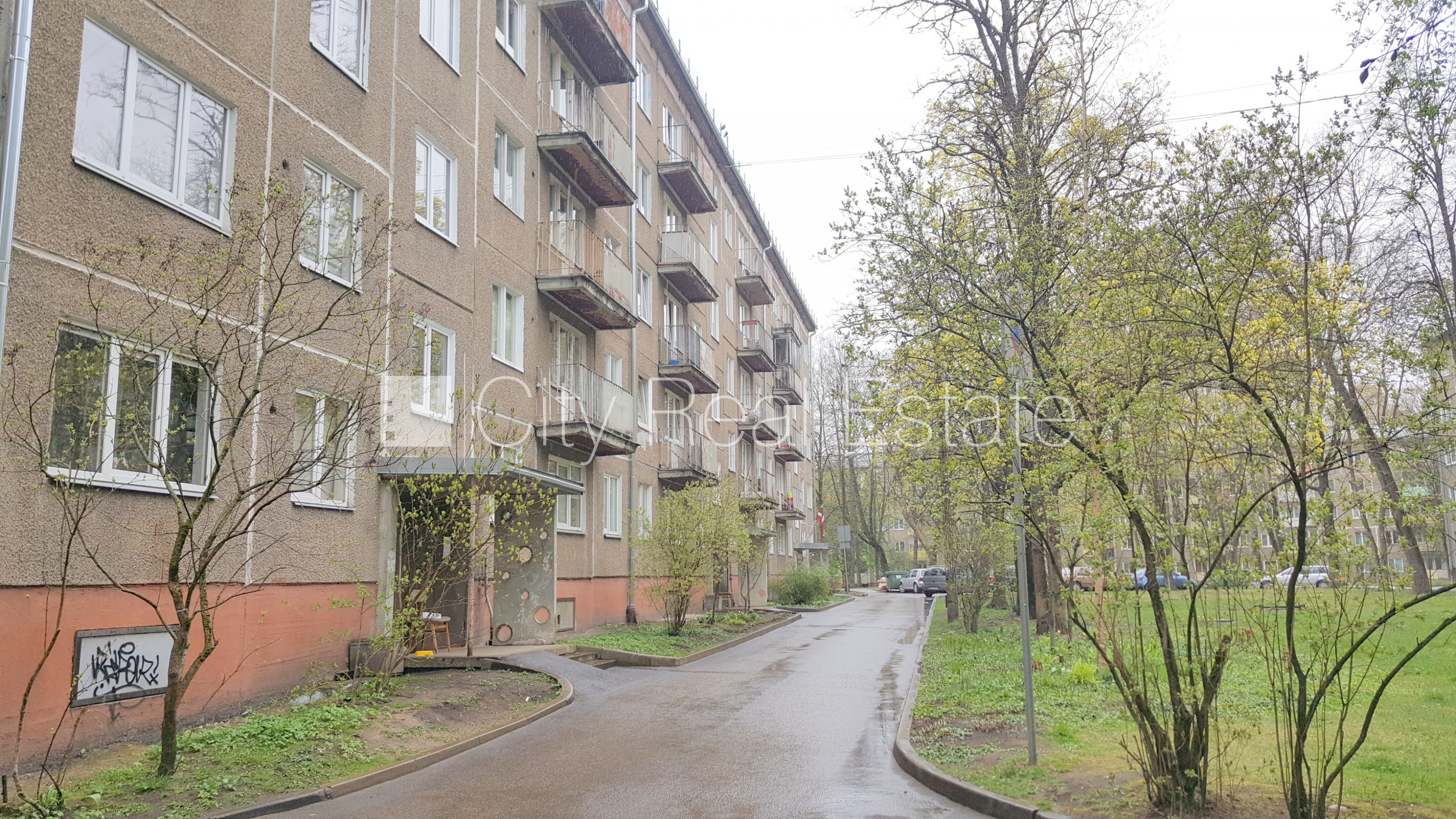 Sludinājumi. Fasādes māja, ieeja no pagalma, kāpņu telpa pēc kosmētiskā remonta, balkons, plašs skats no loga, Cena: 240 EUR/mēn Foto #14