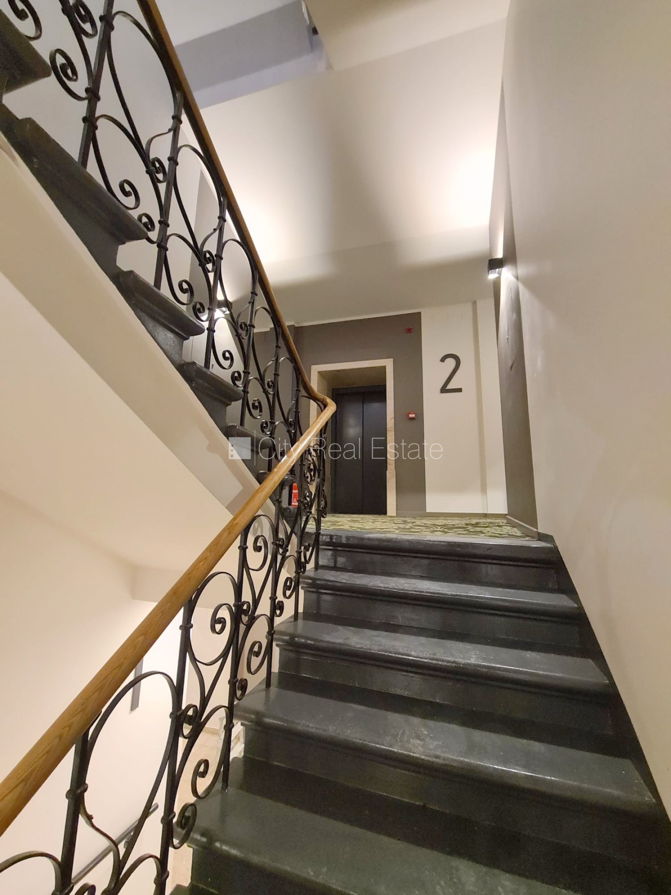 Sludinājumi. Fasādes māja, renovēta māja, slēgts pagalms, ieeja no ielas un pagalma, ir lifts, kāpņu telpa pēc Cena: 380 EUR/mēn Foto #18