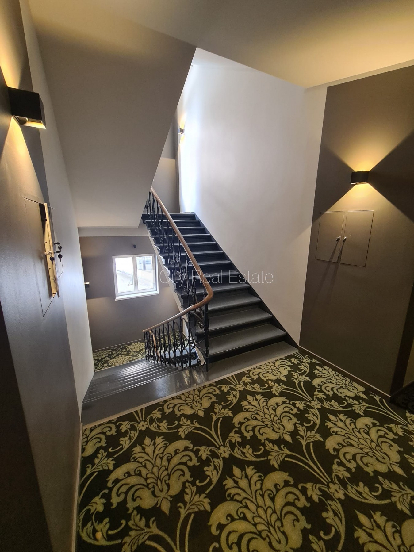 Sludinājumi. Fasādes māja, renovēta māja, slēgts pagalms, ieeja no ielas un pagalma, ir lifts, kāpņu telpa pēc Cena: 380 EUR/mēn Foto #16