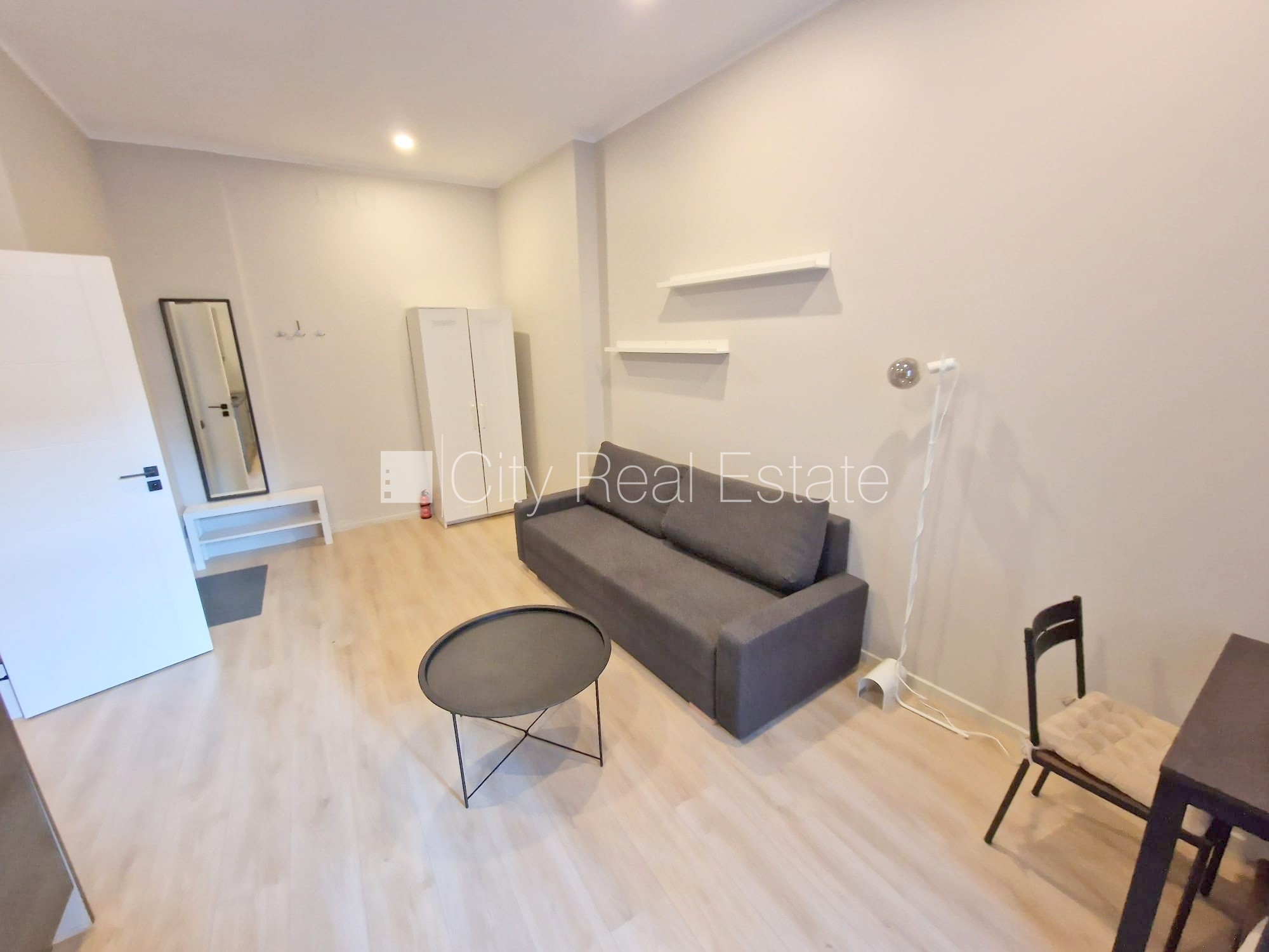 Sludinājumi. Fasādes māja, renovēta māja, slēgts pagalms, ieeja no ielas un pagalma, ir lifts, kāpņu telpa pēc Cena: 380 EUR/mēn Foto #7