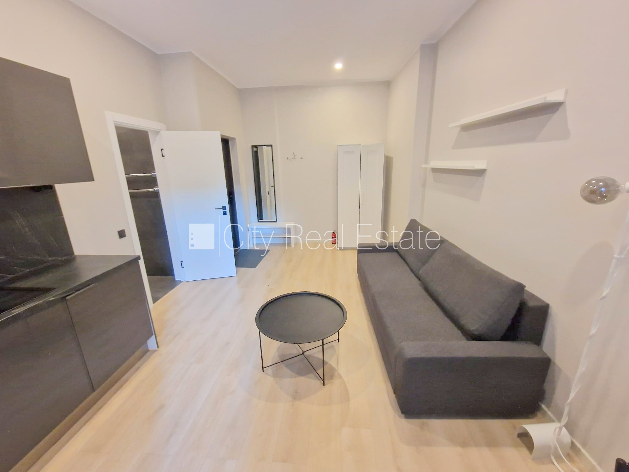 Sludinājumi. Fasādes māja, renovēta māja, slēgts pagalms, ieeja no ielas un pagalma, ir lifts, kāpņu telpa pēc Cena: 380 EUR/mēn Foto #6