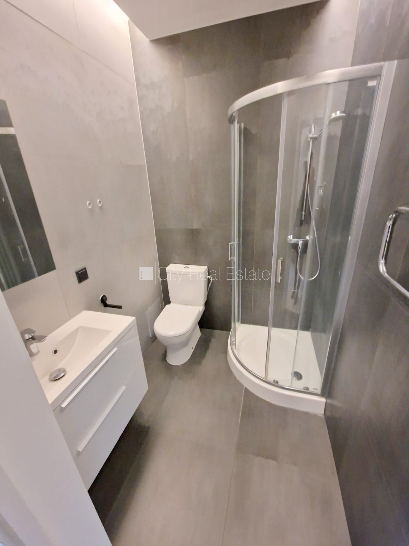 Sludinājumi. Fasādes māja, renovēta māja, slēgts pagalms, ieeja no ielas un pagalma, ir lifts, kāpņu telpa pēc Cena: 380 EUR/mēn Foto #10