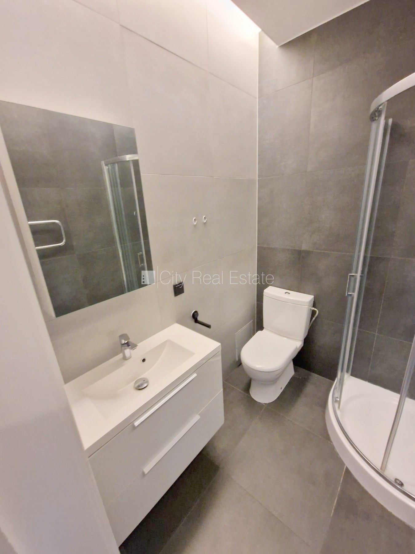 Sludinājumi. Fasādes māja, renovēta māja, slēgts pagalms, ieeja no ielas un pagalma, ir lifts, kāpņu telpa pēc Cena: 380 EUR/mēn Foto #11