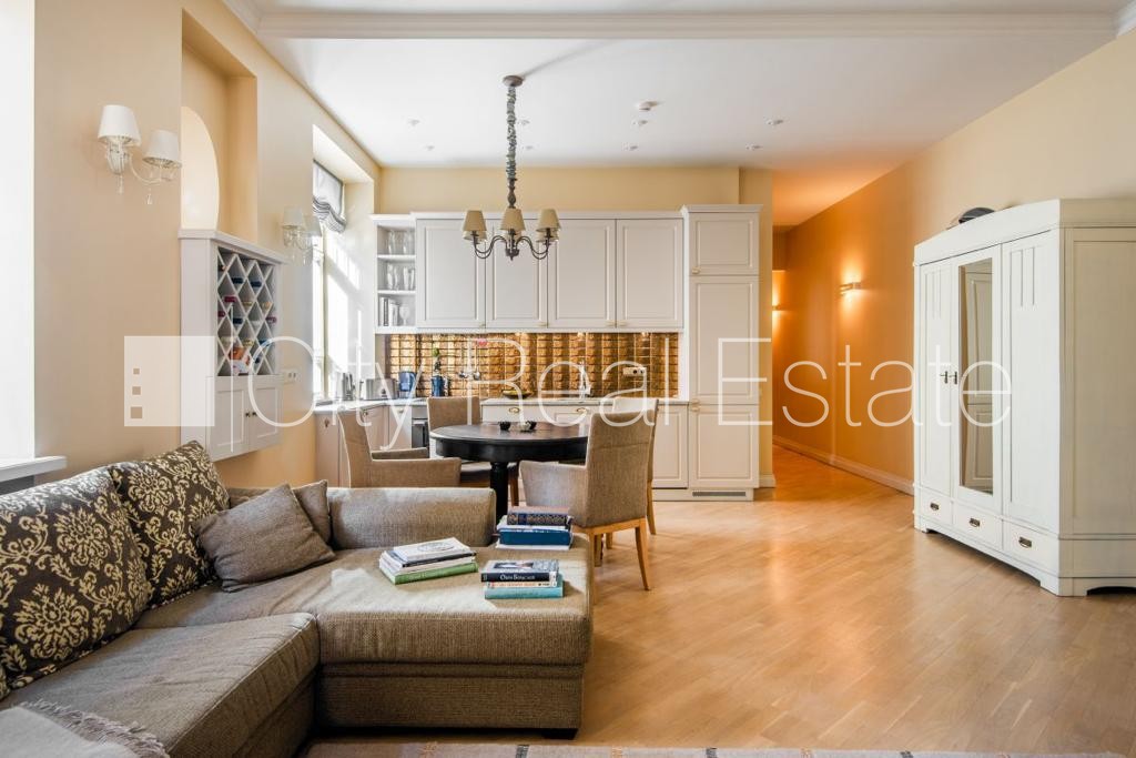 Sludinājumi. Projekts - Forburga Nams, fasādes māja, renovēta māja, vieta automašīnai, ieeja no ielas, ir lifts, Cena: 950 EUR/mēn Foto #1