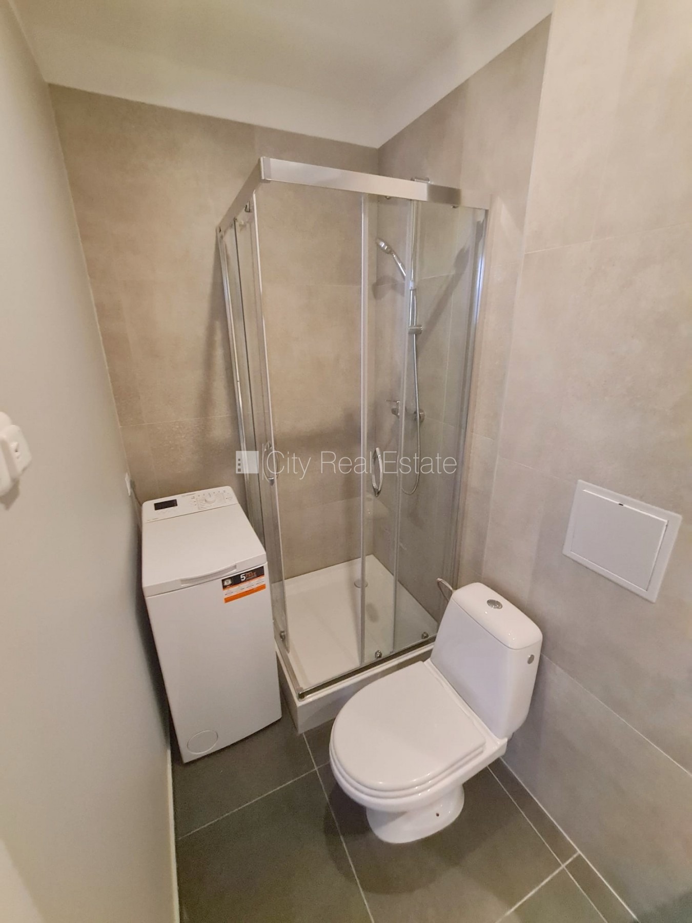 Sludinājumi. Fasādes māja, renovēta māja, ieeja no ielas, kāpņu telpa pēc kapitālā remonta, logi vērsti uz Cena: 330 EUR/mēn Foto #9