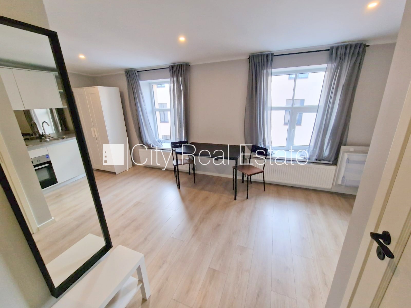 Sludinājumi. Fasādes māja, renovēta māja, ieeja no ielas, kāpņu telpa pēc kapitālā remonta, logi vērsti uz Cena: 320 EUR/mēn Foto #6