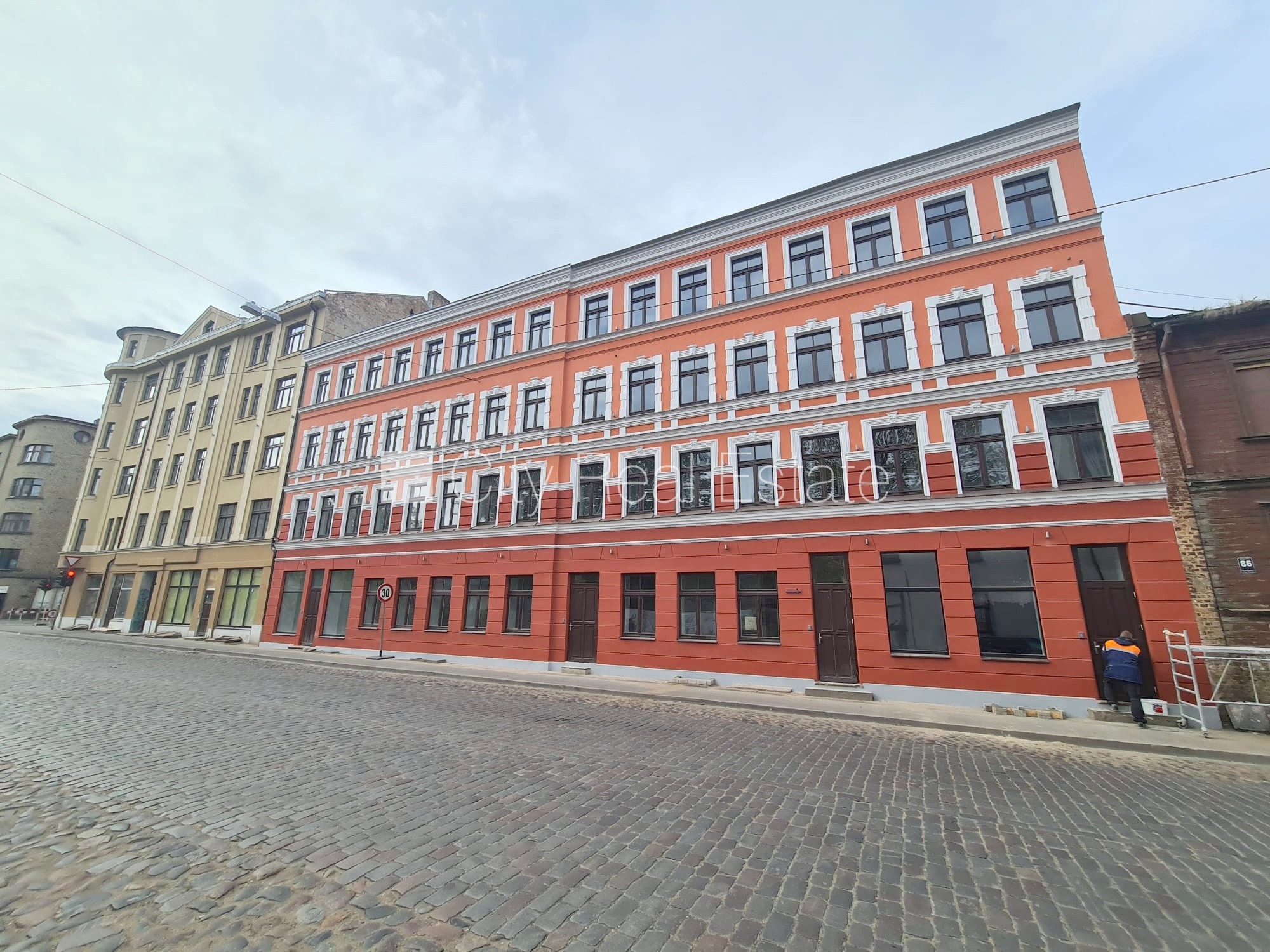 Sludinājumi. Fasādes māja, renovēta māja, ieeja no ielas, kāpņu telpa pēc kapitālā remonta, logi vērsti uz Cena: 320 EUR/mēn Foto #20