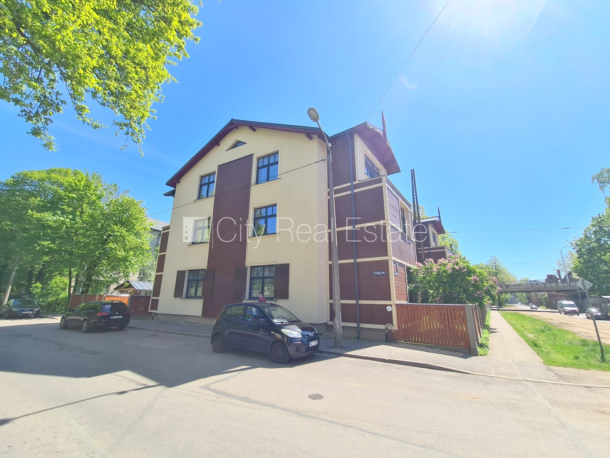 Sludinājumi. Jaunceltne, fasādes māja, labiekārtots apzaļumots pagalms, slēgts pagalms, iespēja nomāt Cena: 550 EUR/mēn Foto #19